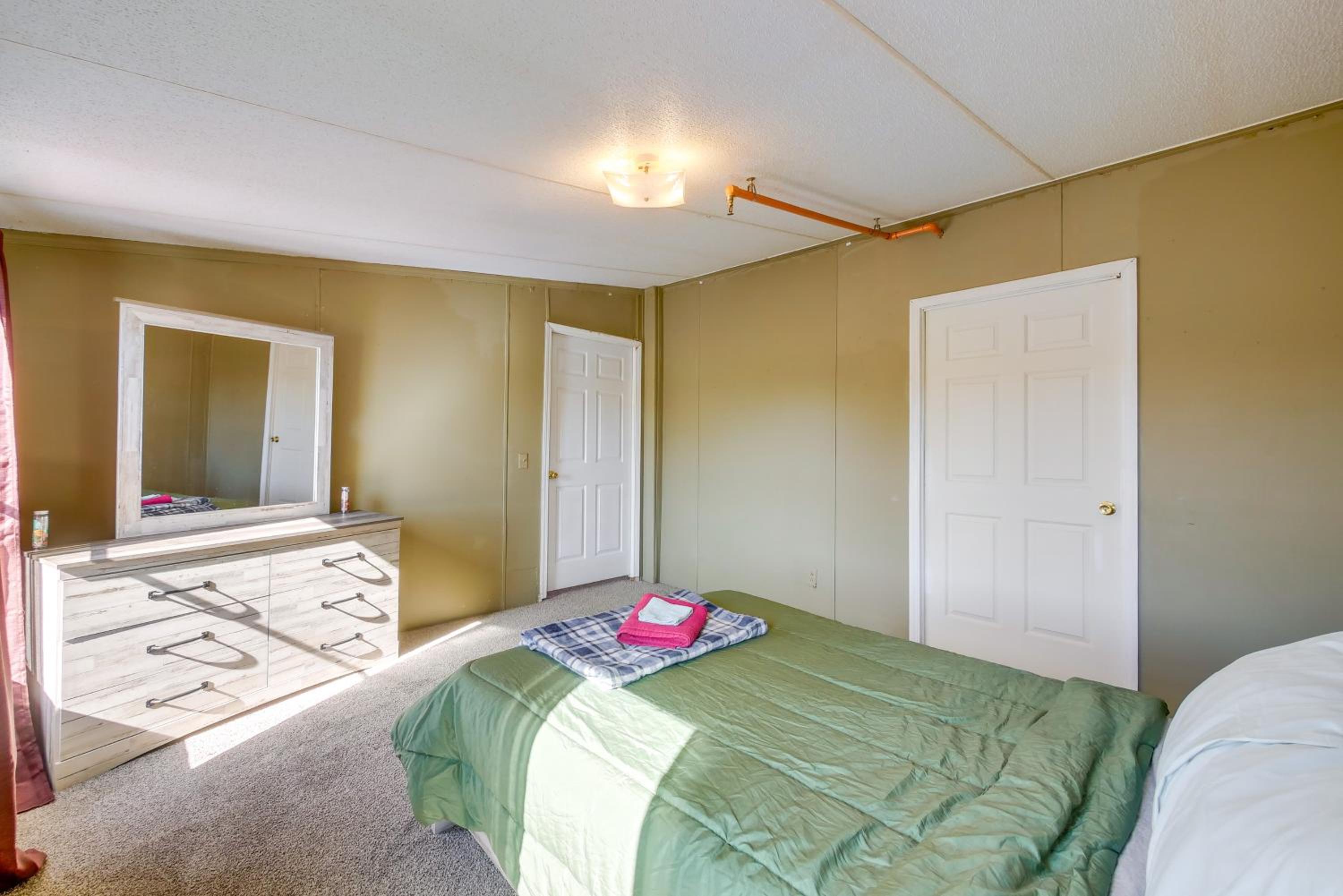 Close to Festivals and Rodeos! Fort Valley Apt