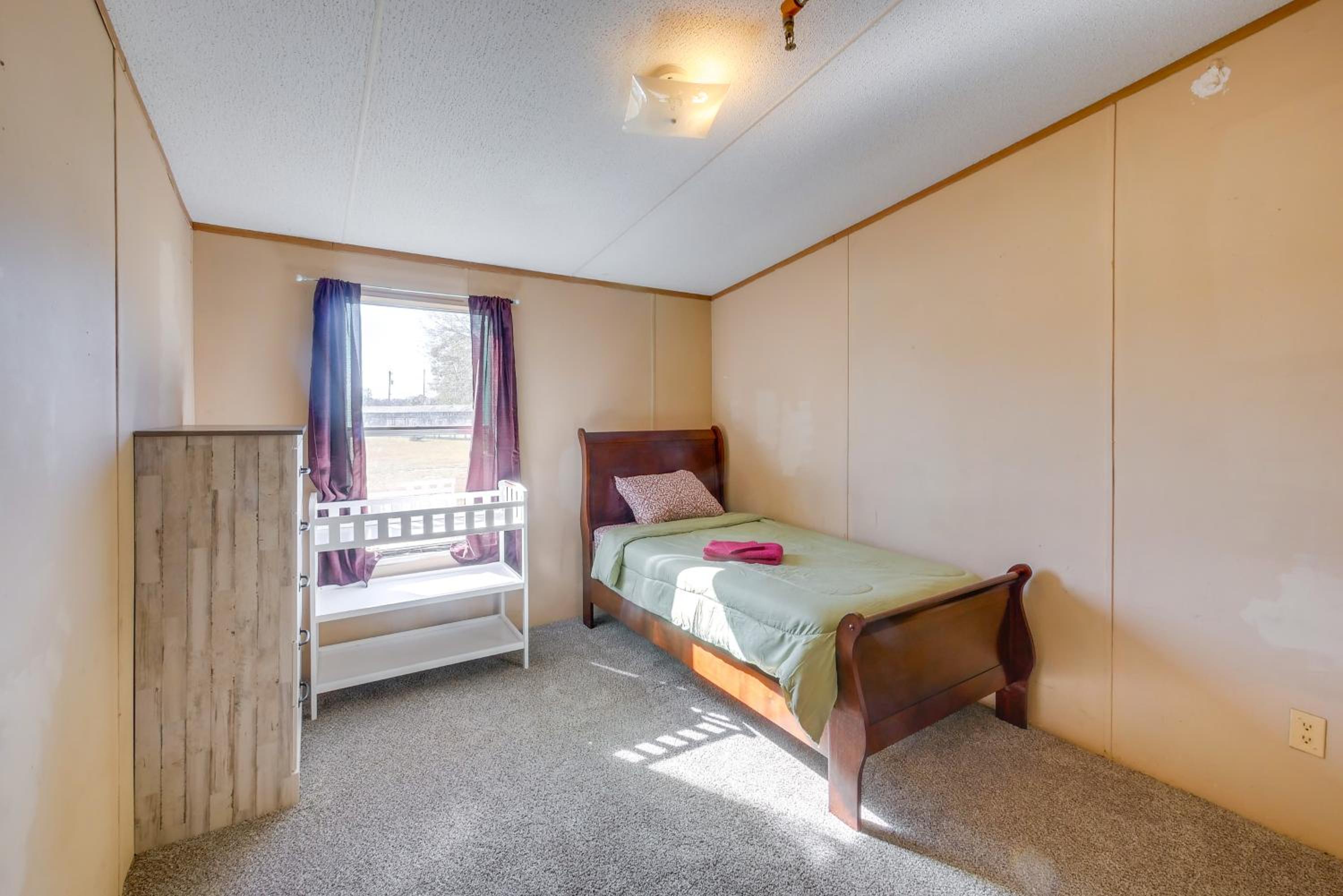 Close to Festivals and Rodeos! Fort Valley Apt