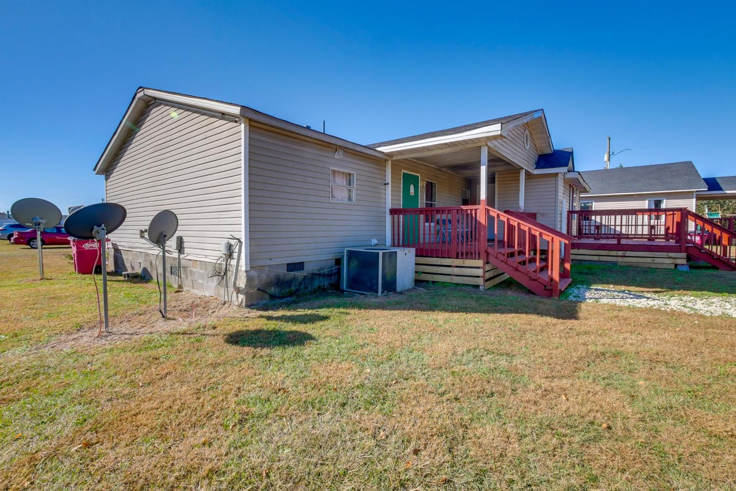 Close to Festivals and Rodeos! Fort Valley Apt
