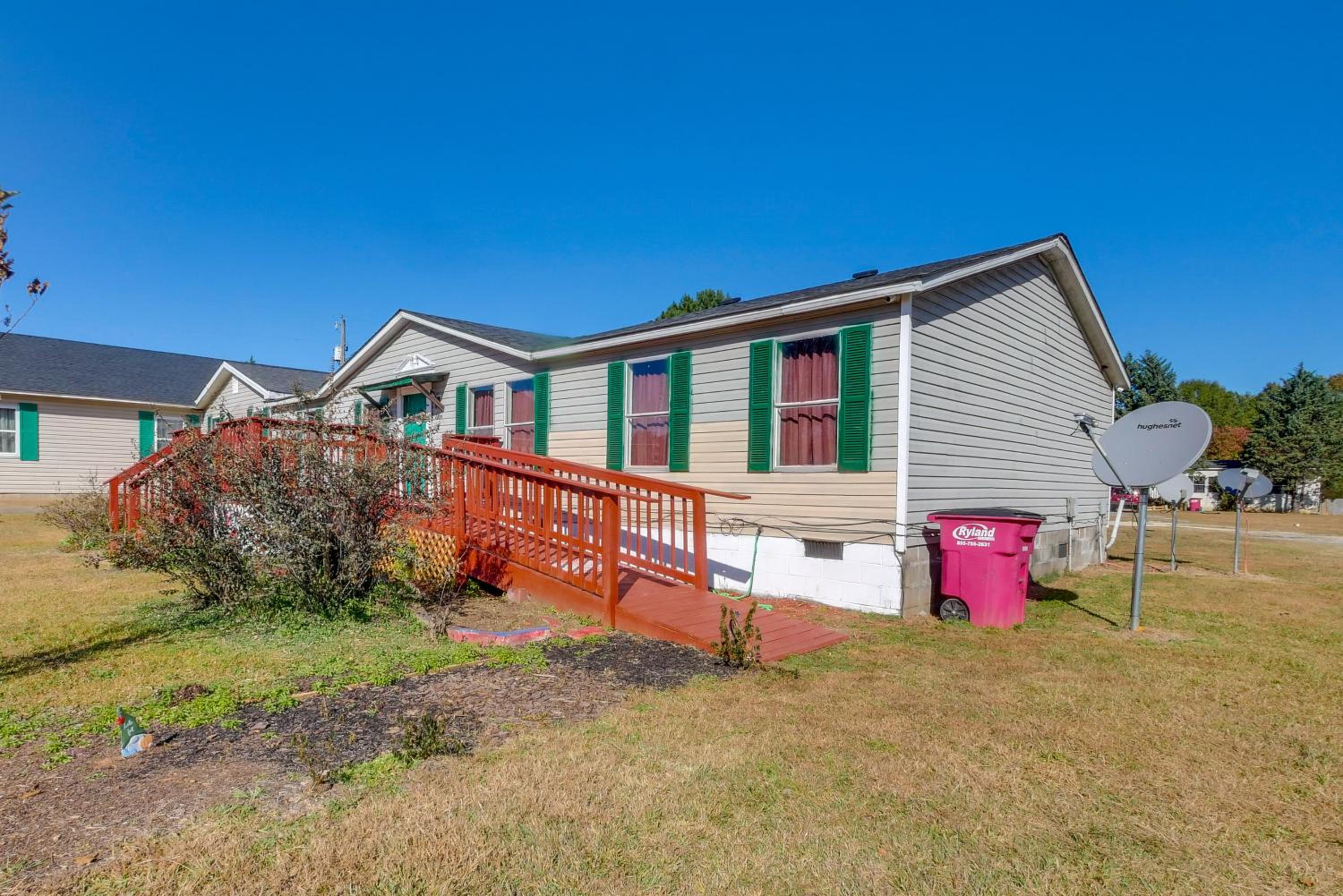 Close to Festivals and Rodeos! Fort Valley Apt