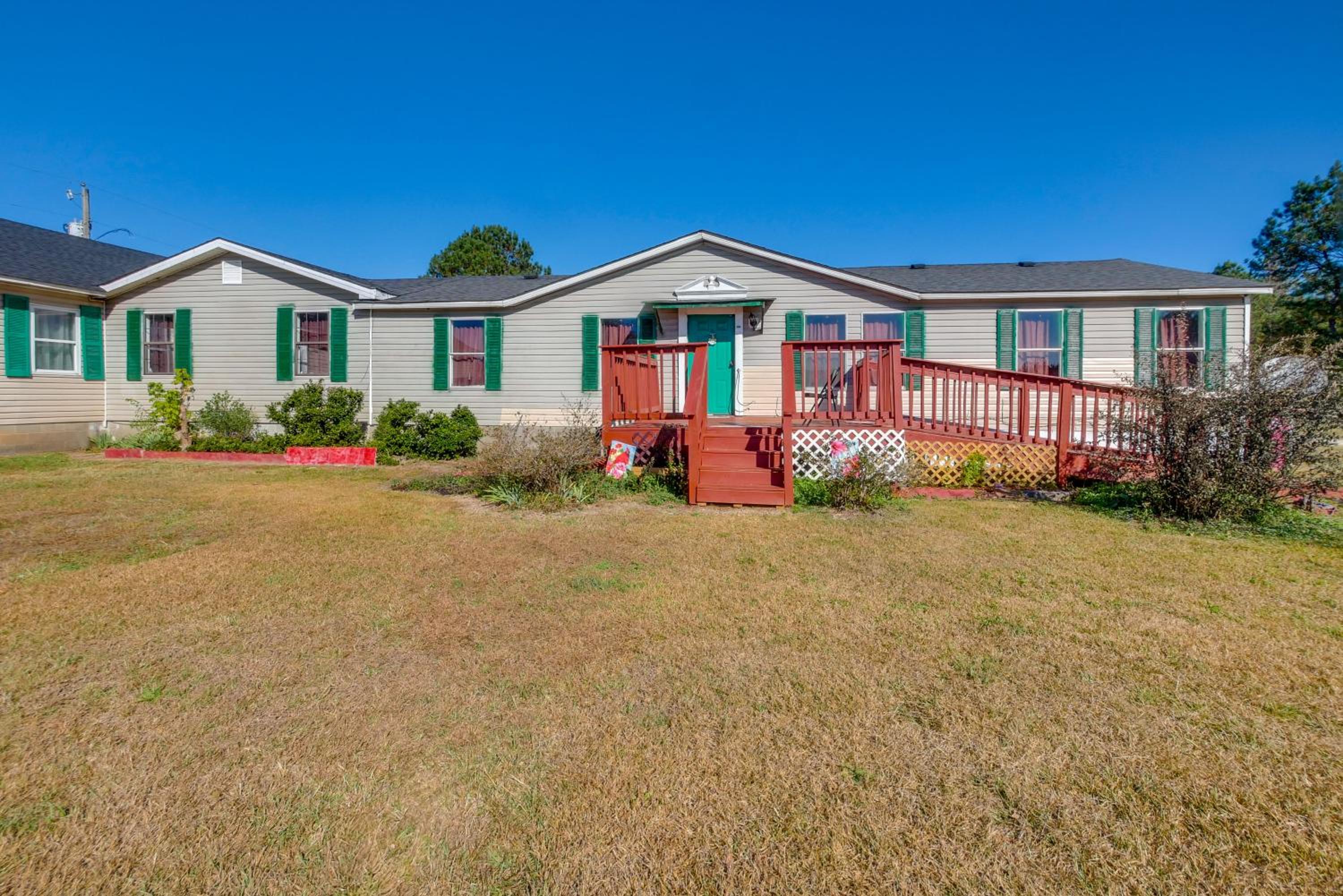 Close to Festivals and Rodeos! Fort Valley Apt