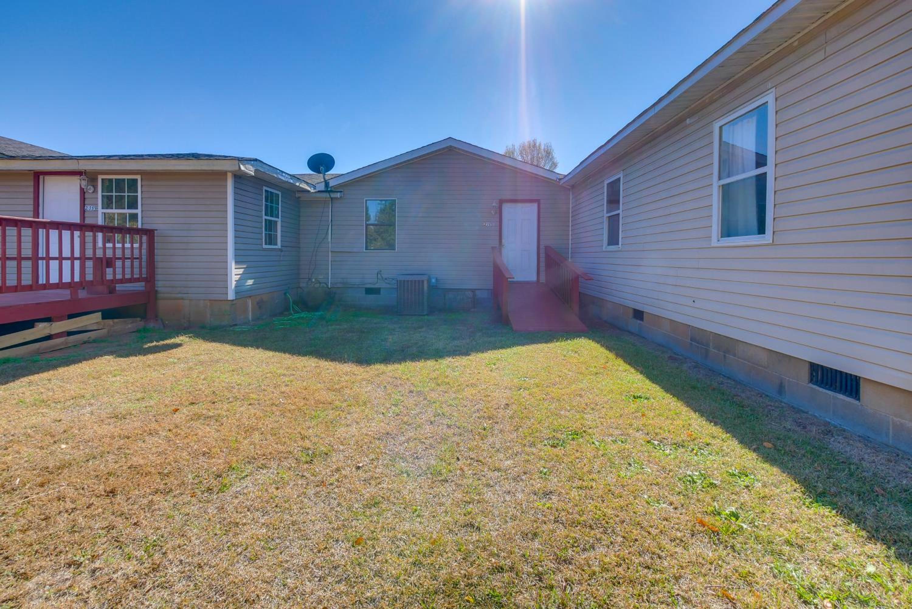 Countryside Escape, 8 Mi to FVSU and Main Street!