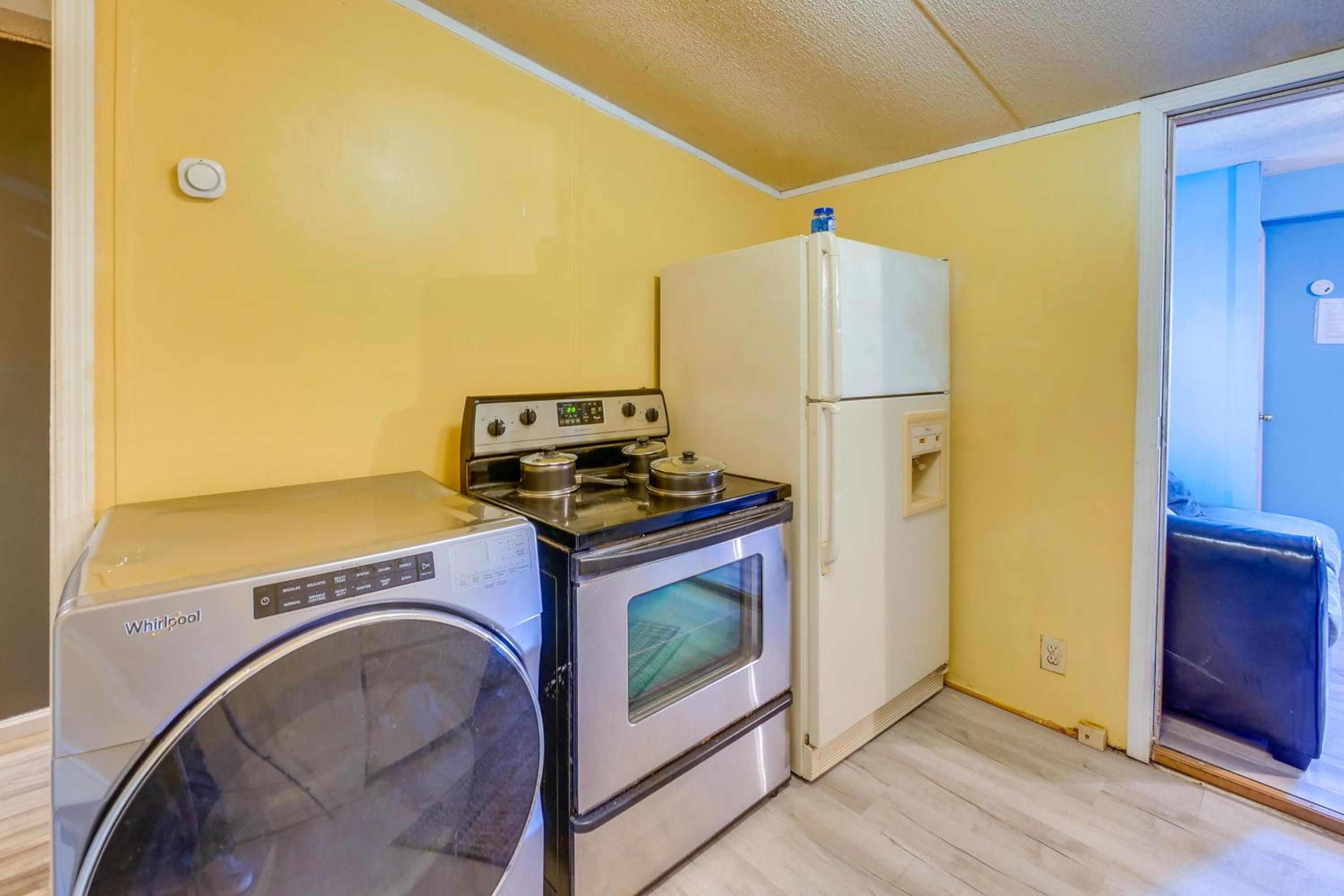 Countryside Escape, 8 Mi to FVSU and Main Street!