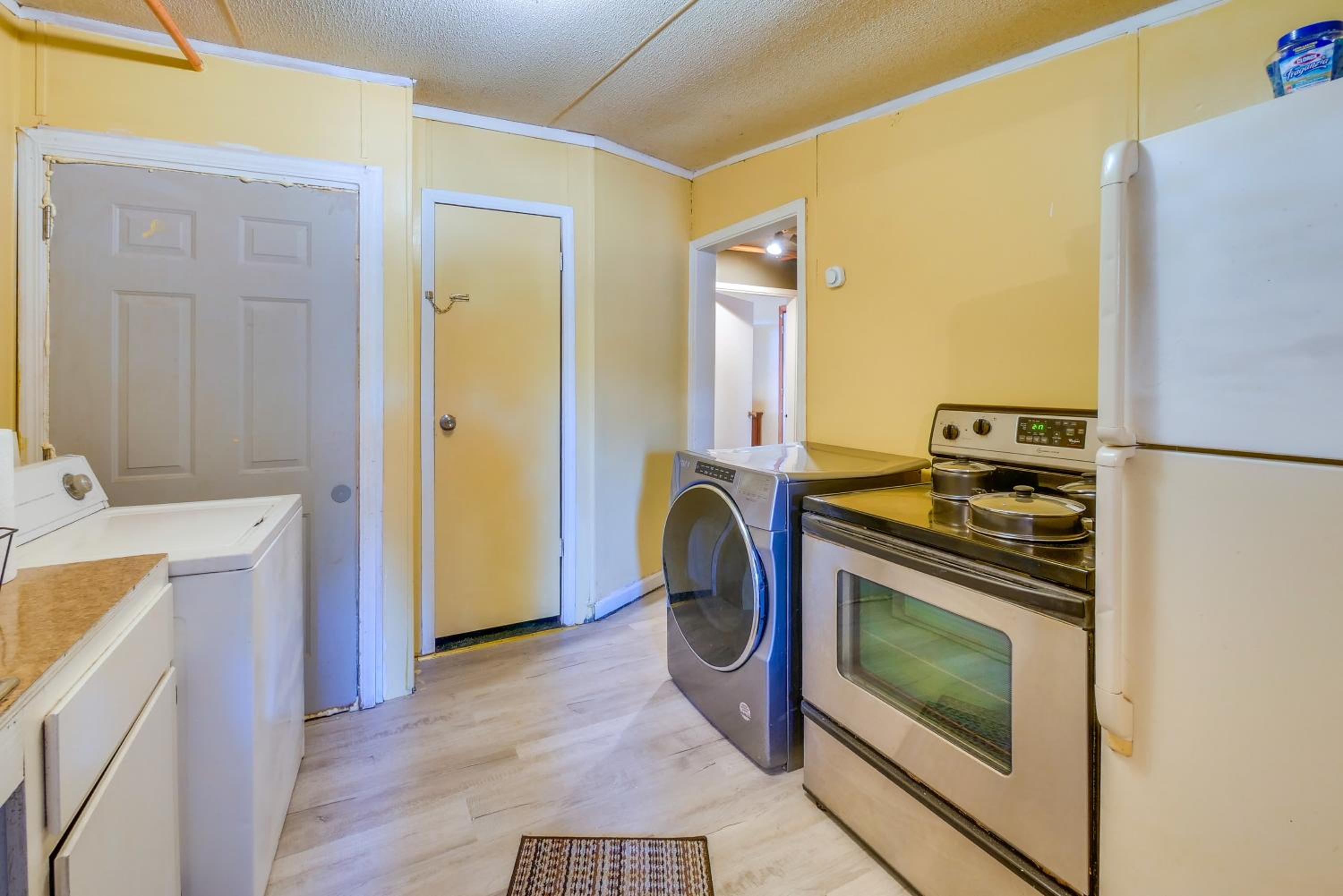 Countryside Escape, 8 Mi to FVSU and Main Street!