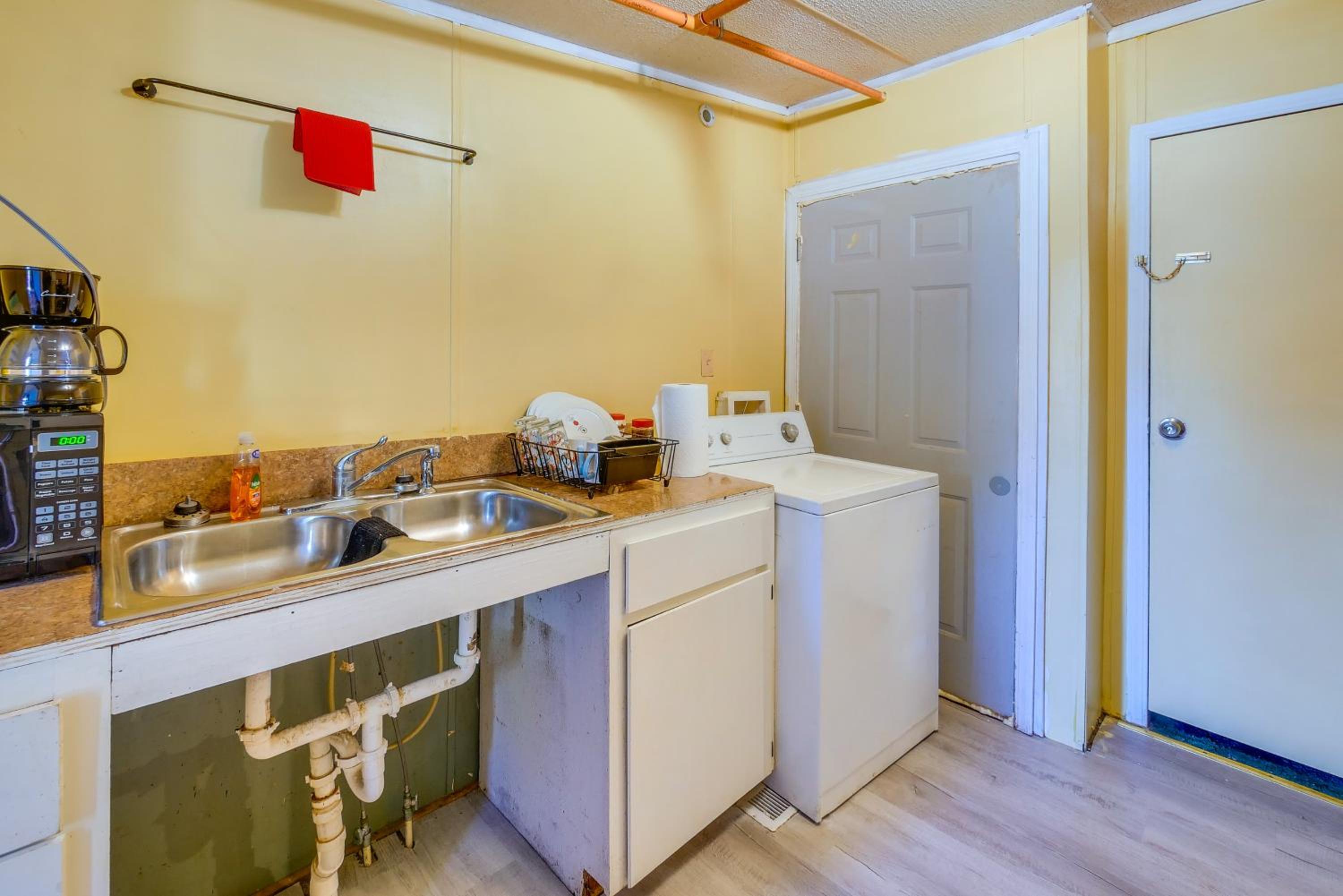 Countryside Escape, 8 Mi to FVSU and Main Street!