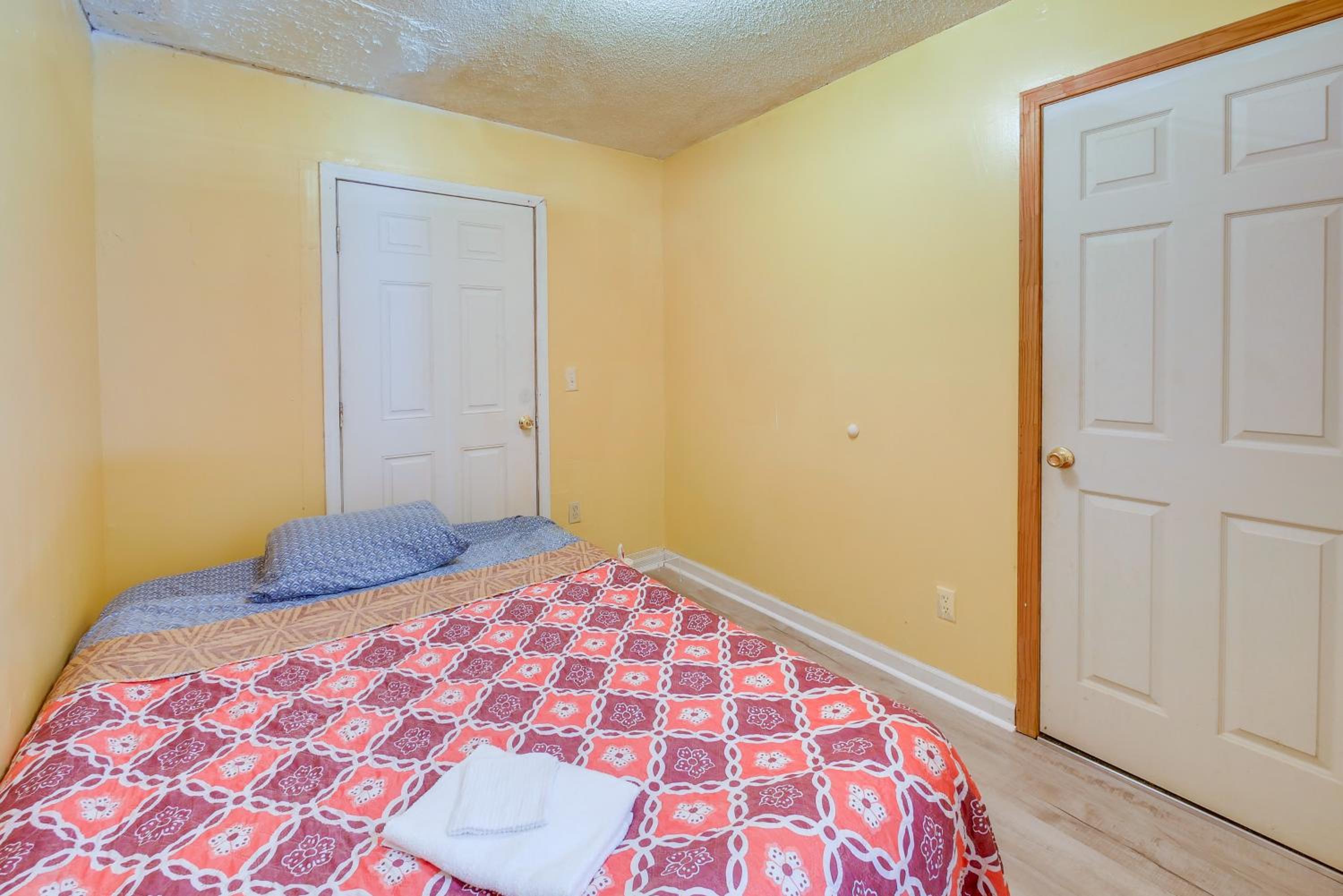 Countryside Escape, 8 Mi to FVSU and Main Street!