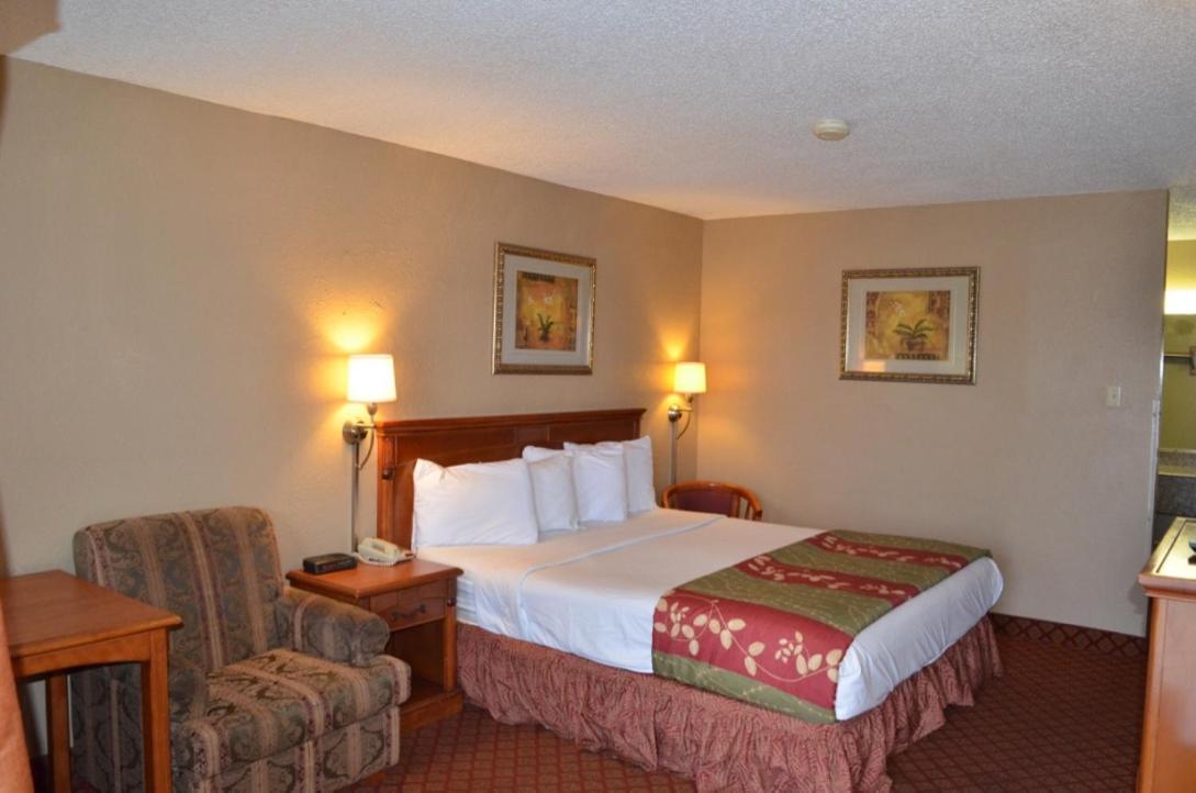 Stephenville Vacations - Americas Best Value Inn Crosstimbers - Property Image 9
