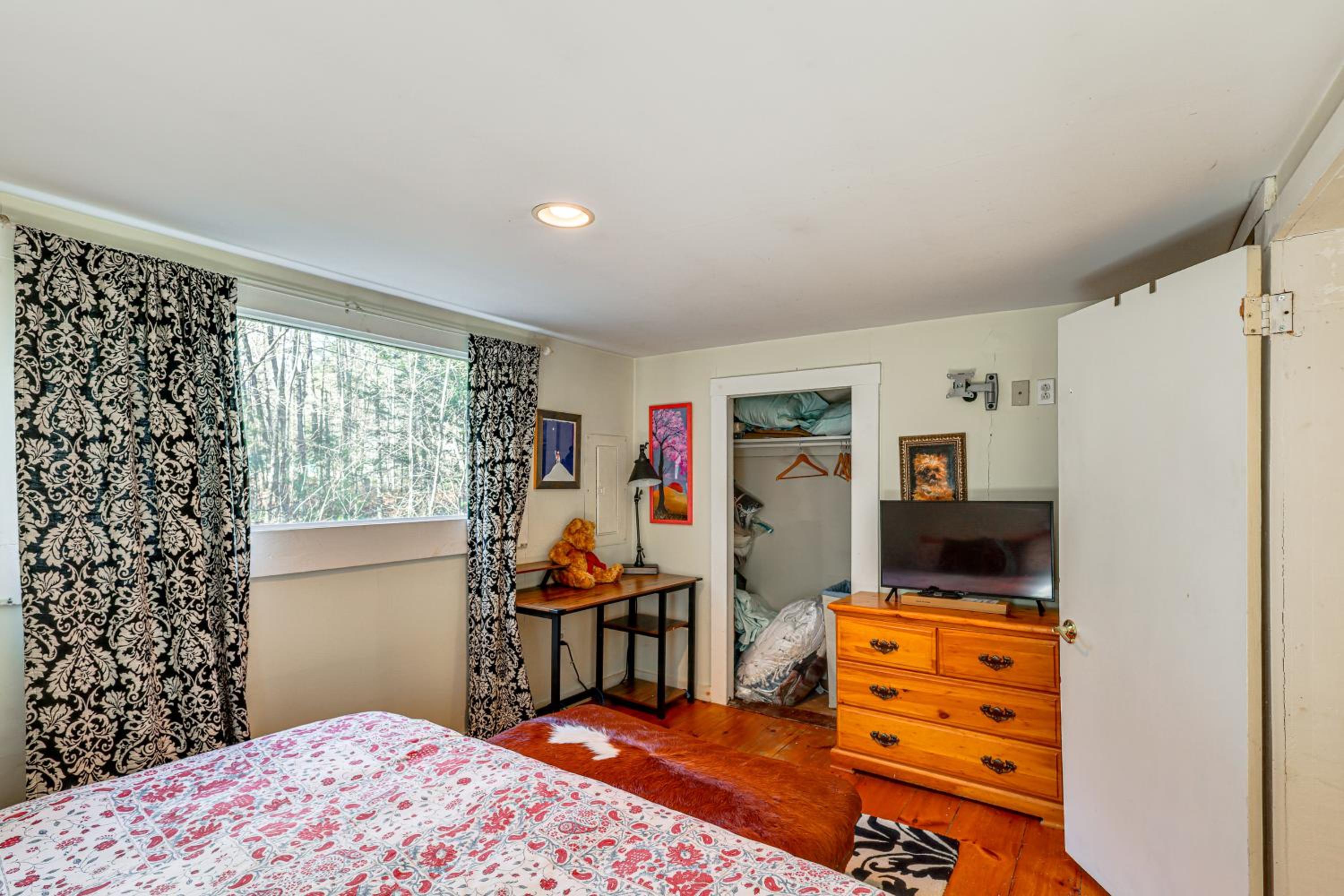 4 Mi to Stratton Mountain Resort! Cabin with Hot Tub