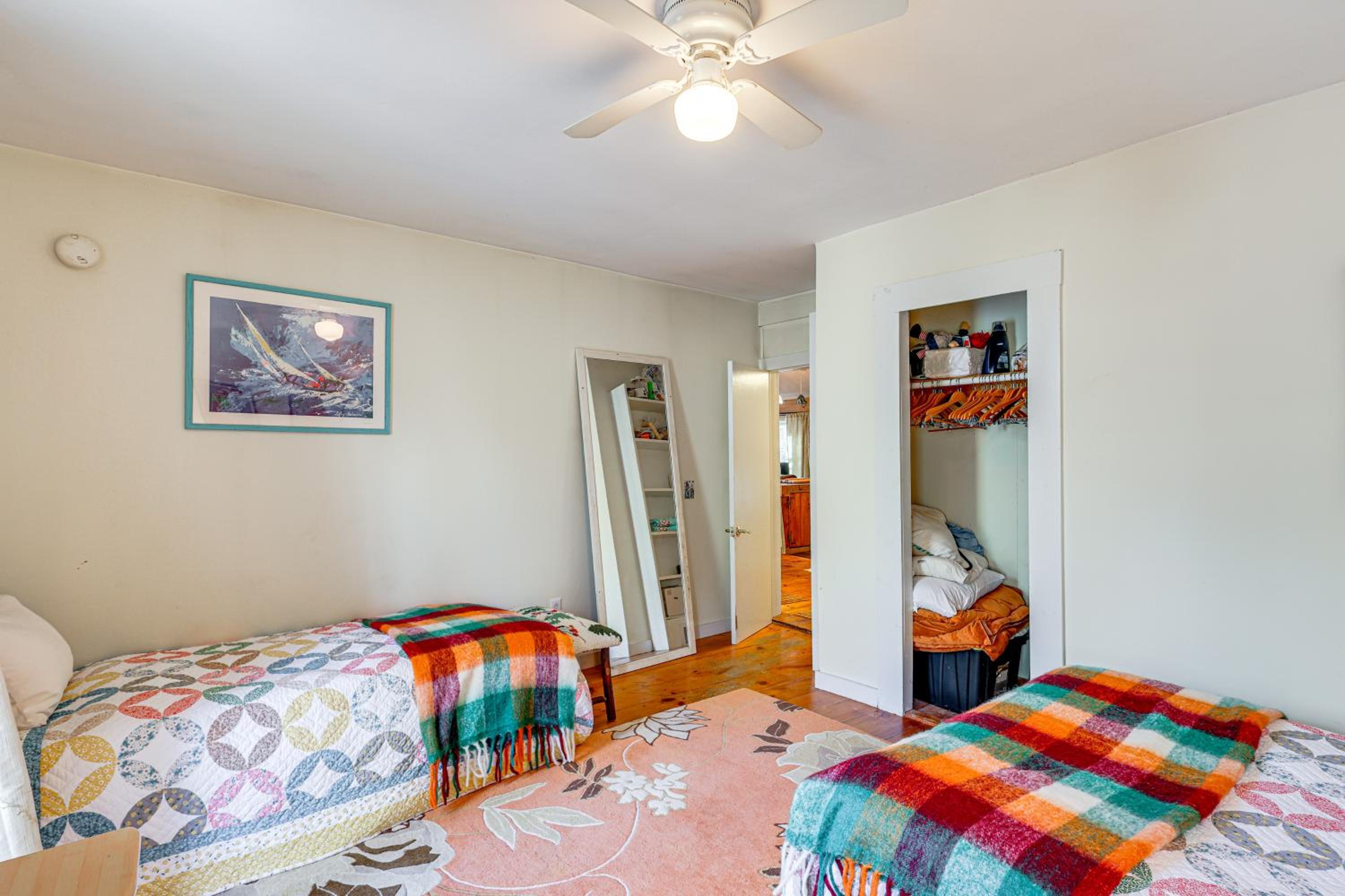 4 Mi to Stratton Mountain Resort! Cabin with Hot Tub