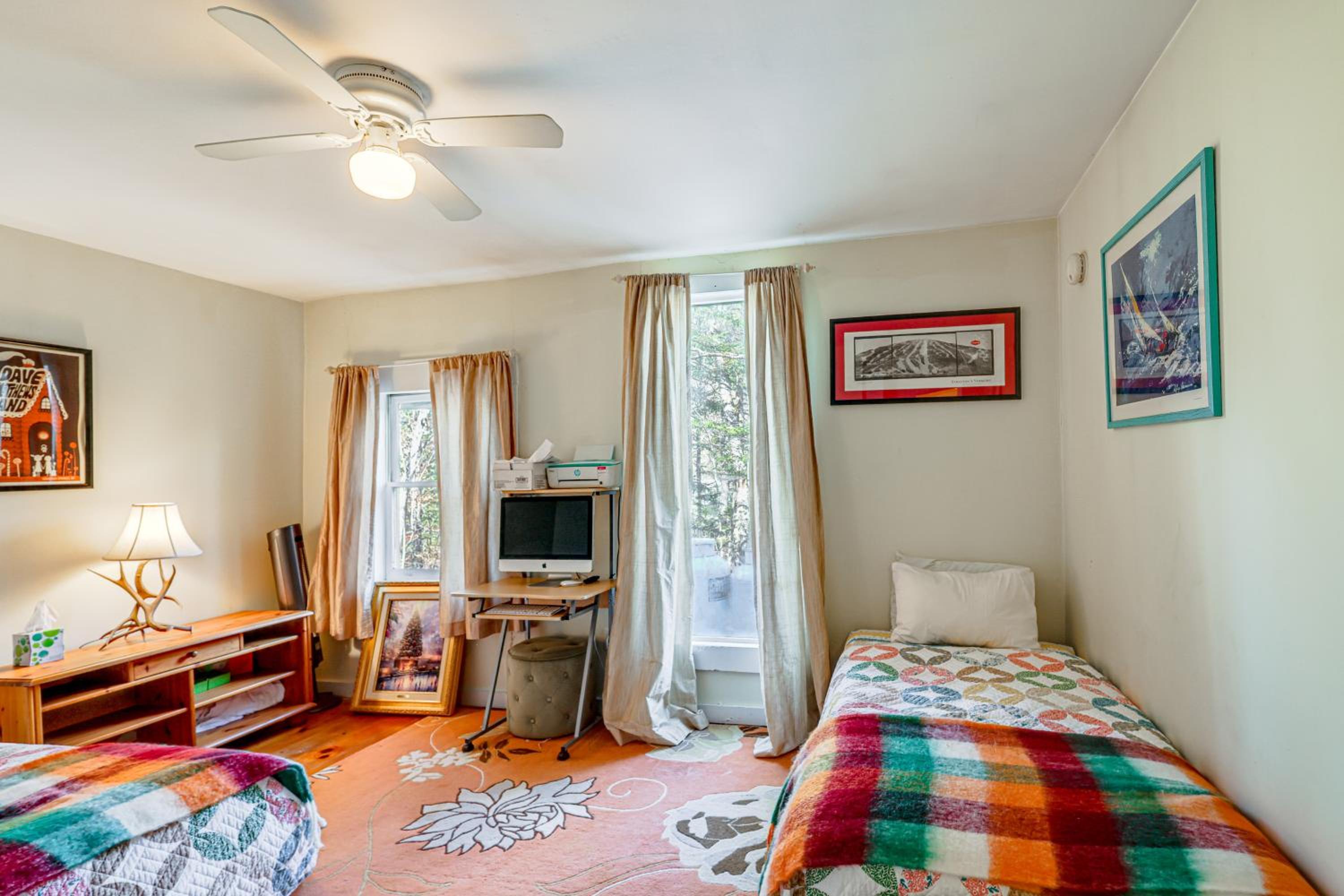 4 Mi to Stratton Mountain Resort! Cabin with Hot Tub