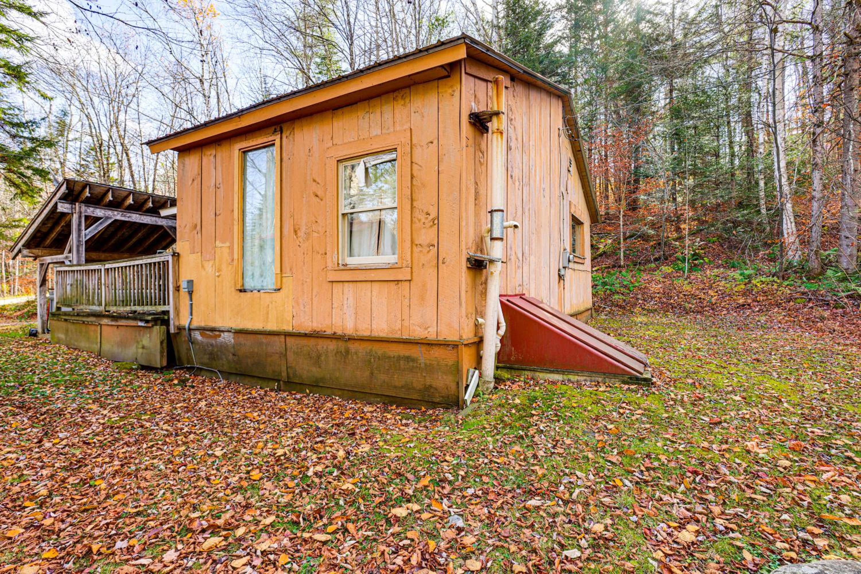 4 Mi to Stratton Mountain Resort! Cabin with Hot Tub