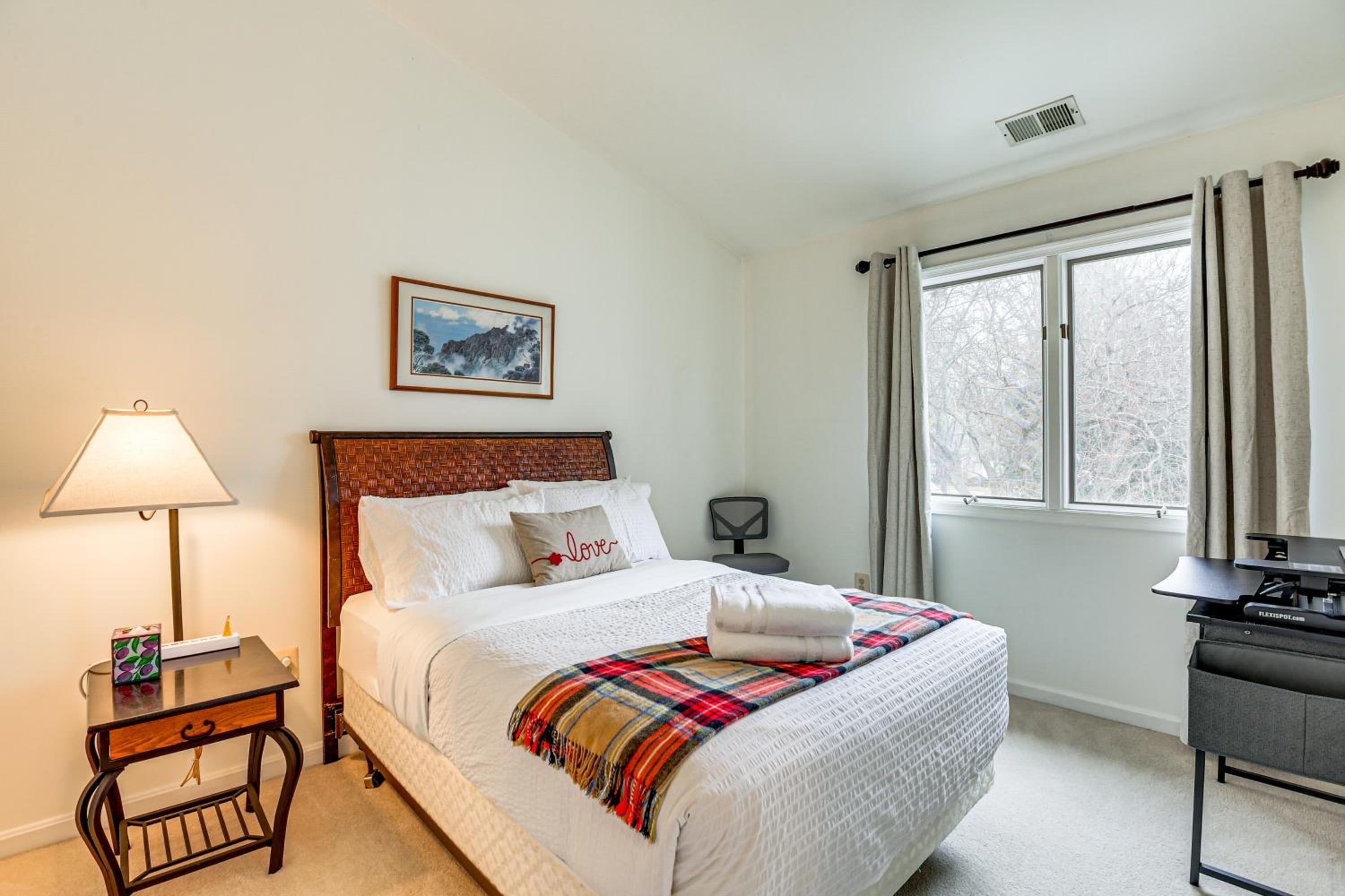 1 Mi to Centennial Park Gem with Golf Course Views