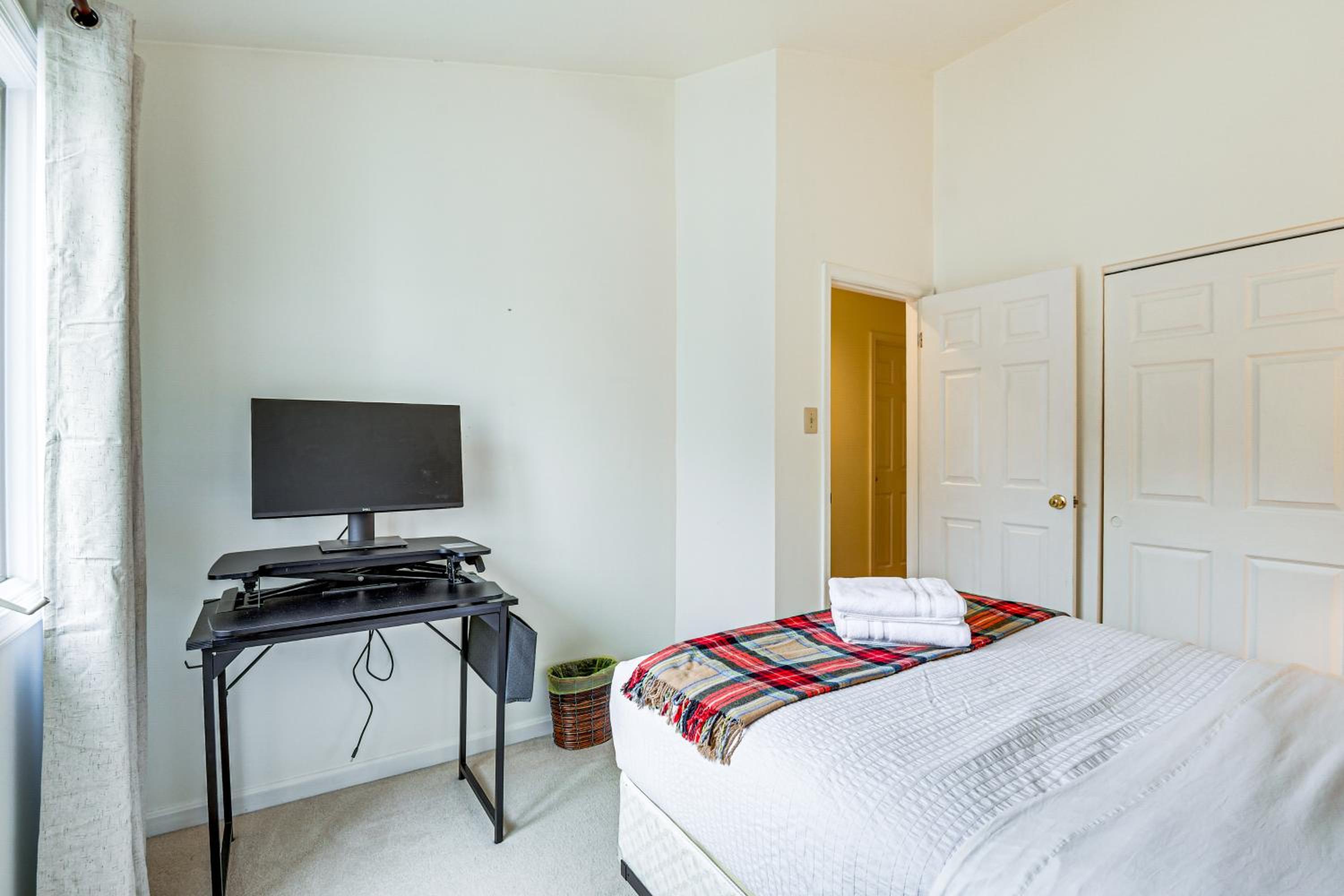 1 Mi to Centennial Park Gem with Golf Course Views