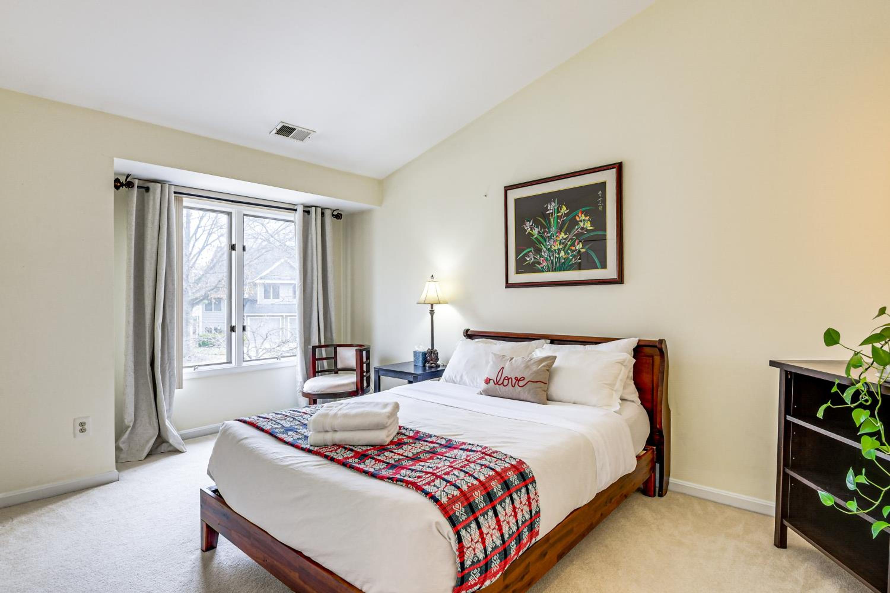 1 Mi to Centennial Park Gem with Golf Course Views