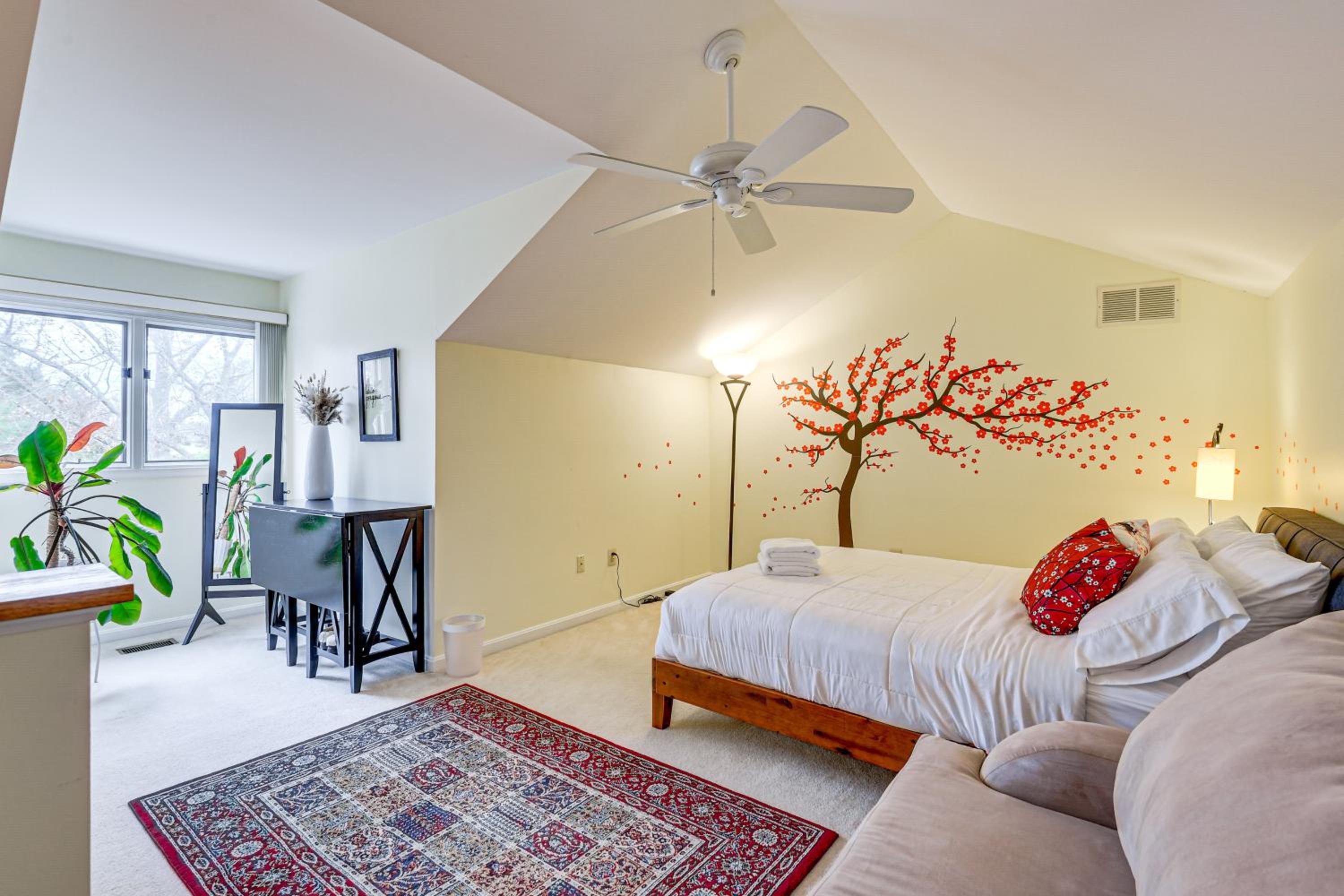 1 Mi to Centennial Park Gem with Golf Course Views