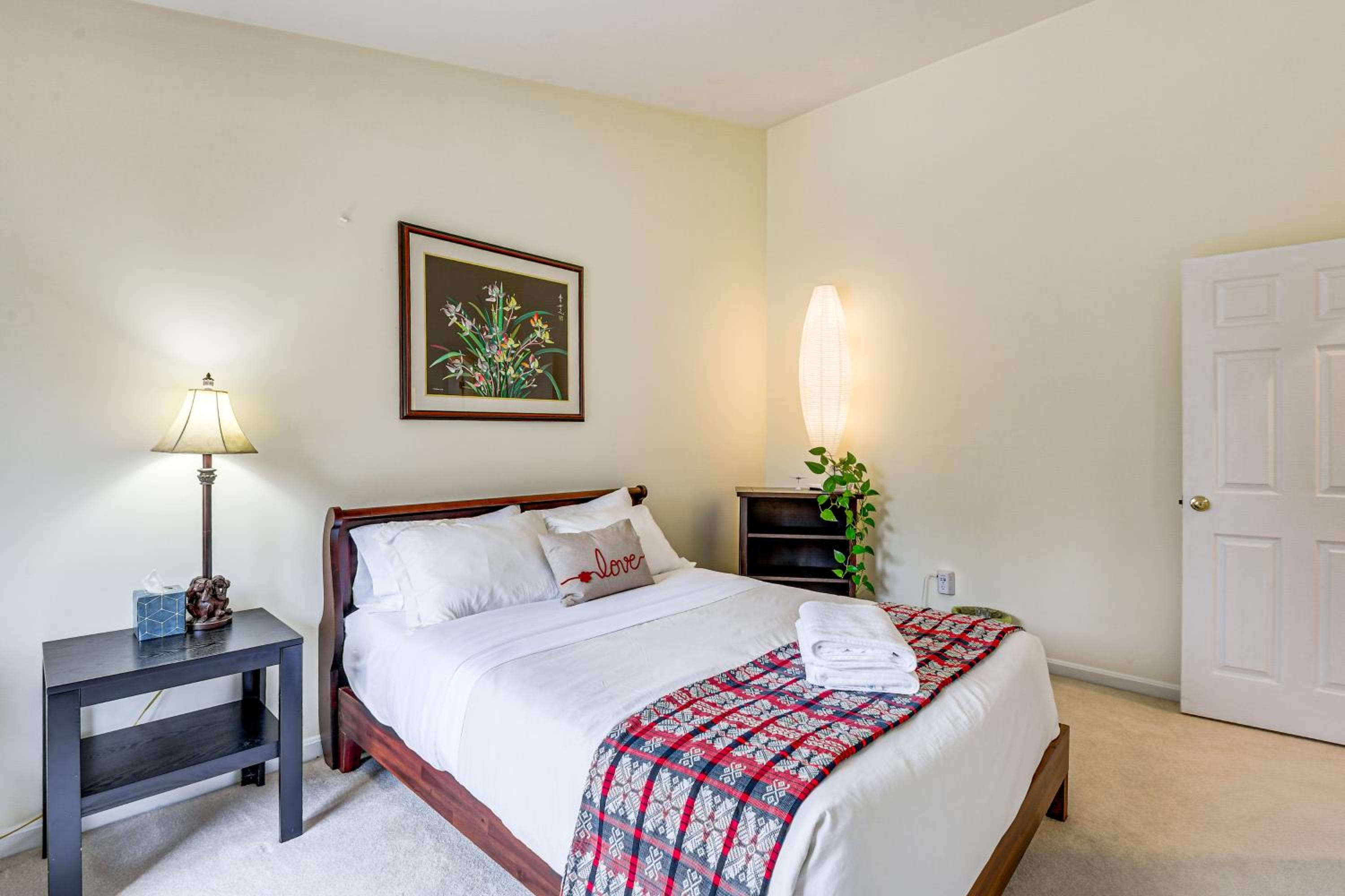 1 Mi to Centennial Park Gem with Golf Course Views