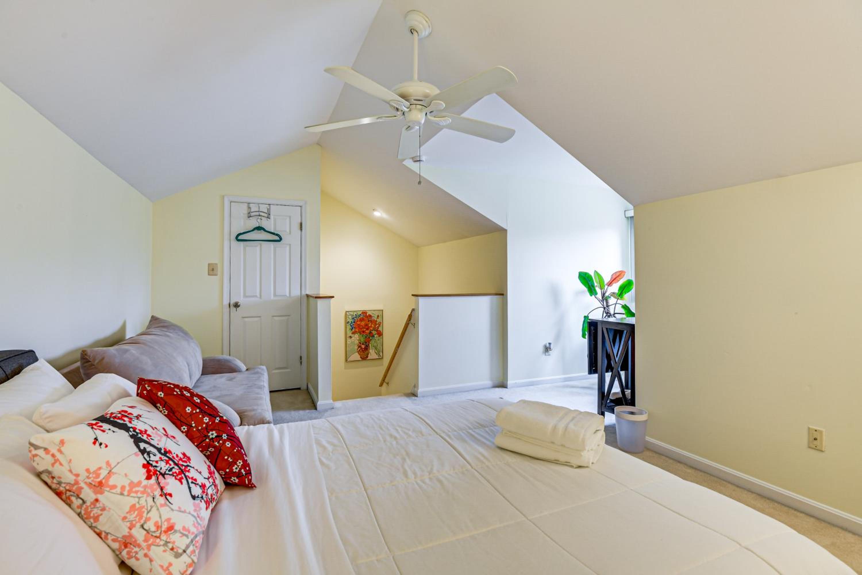 1 Mi to Centennial Park Gem with Golf Course Views