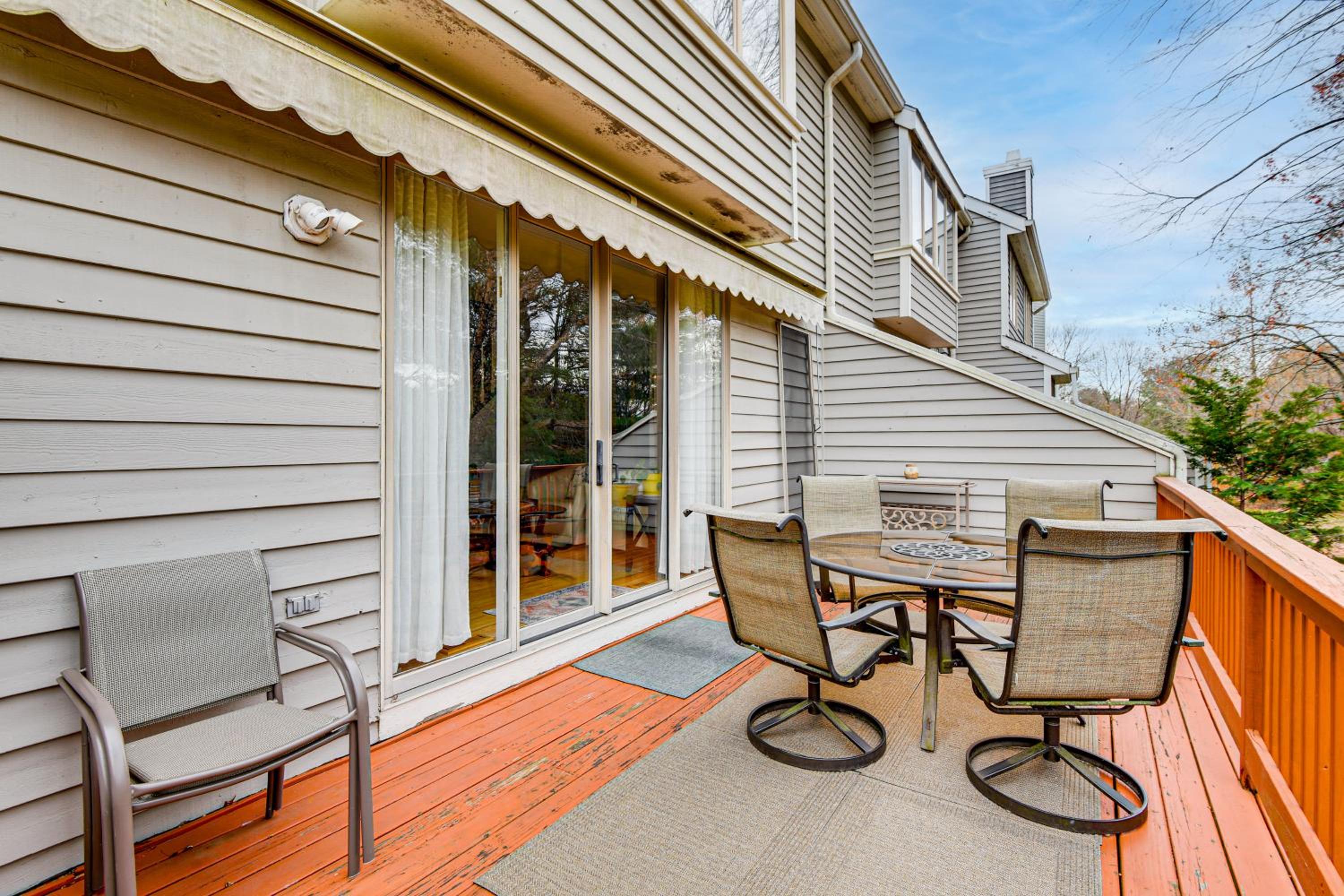 1 Mi to Centennial Park Gem with Golf Course Views