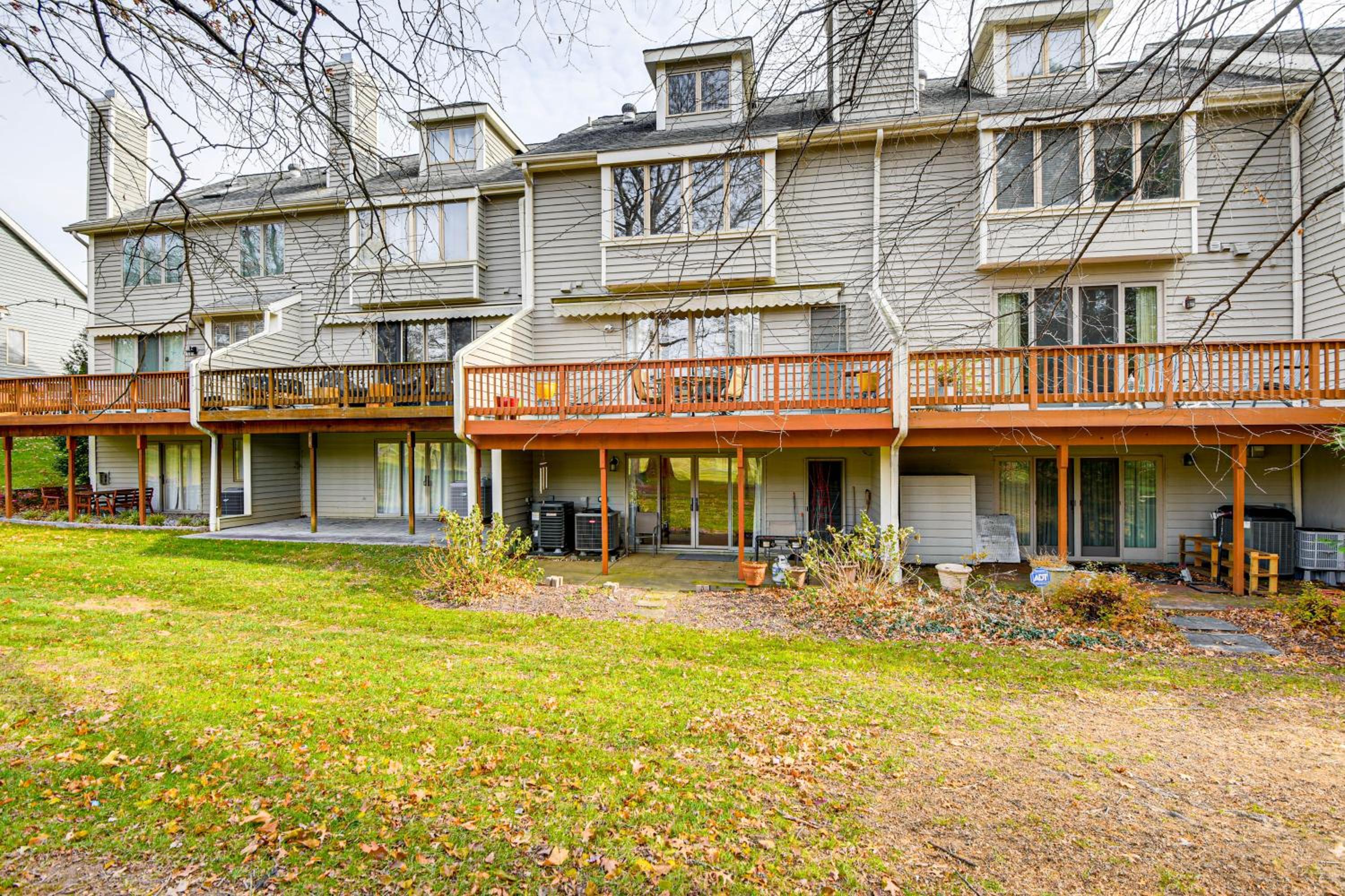 1 Mi to Centennial Park Gem with Golf Course Views