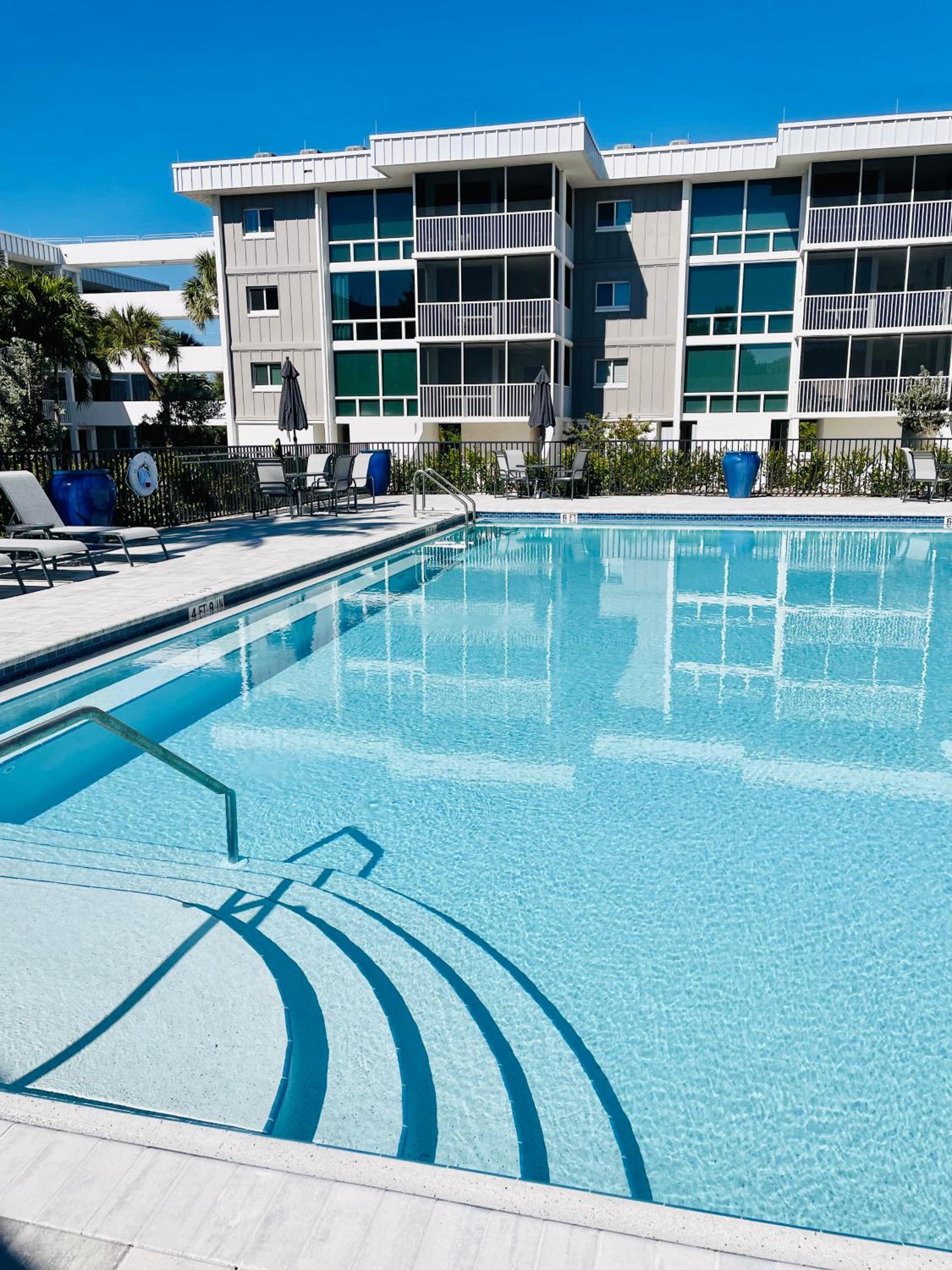 Island Beach Club - steps to the Gulf!