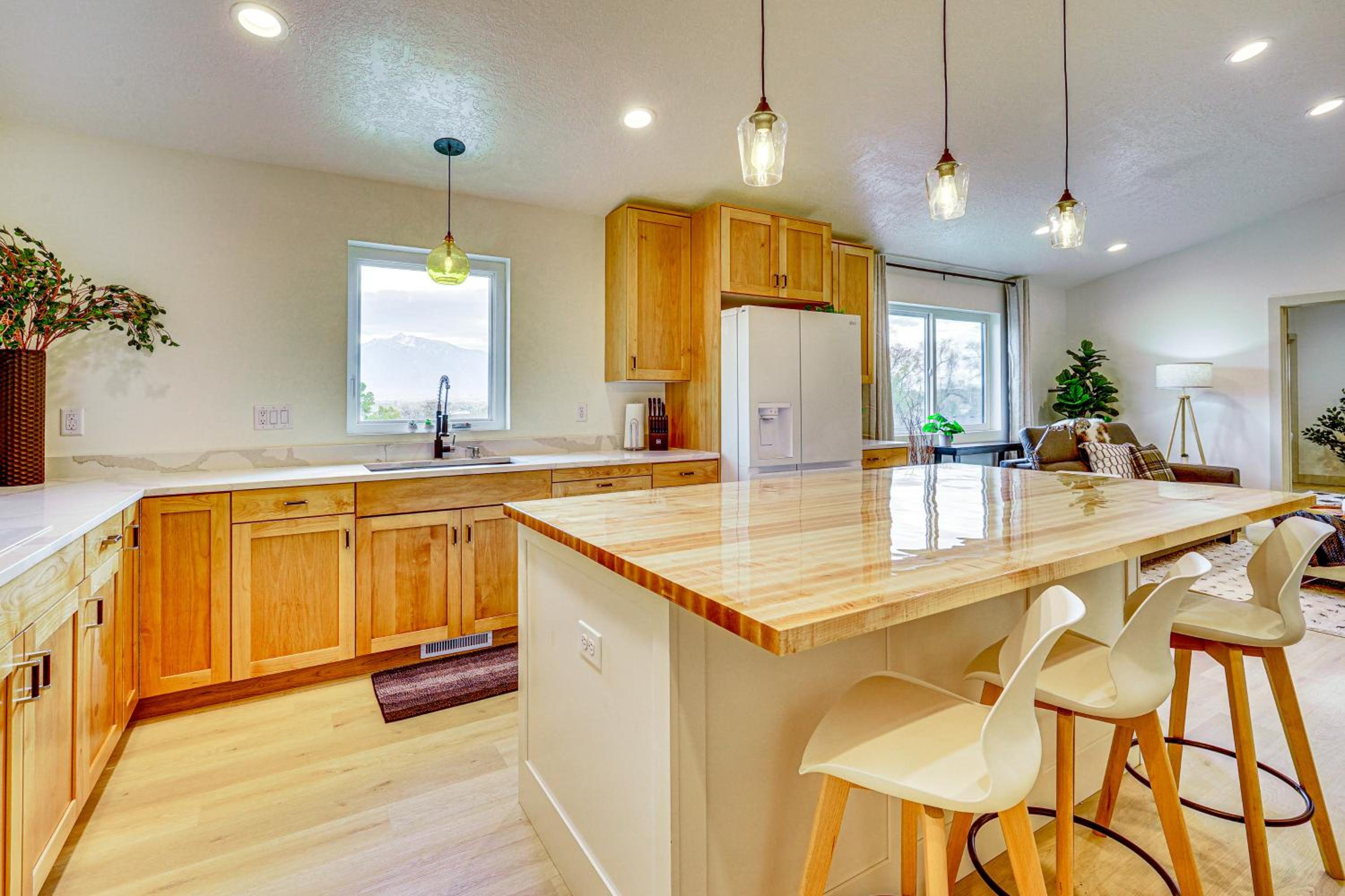 Wasatch Ski Base with Mtn Views Families Welcome!