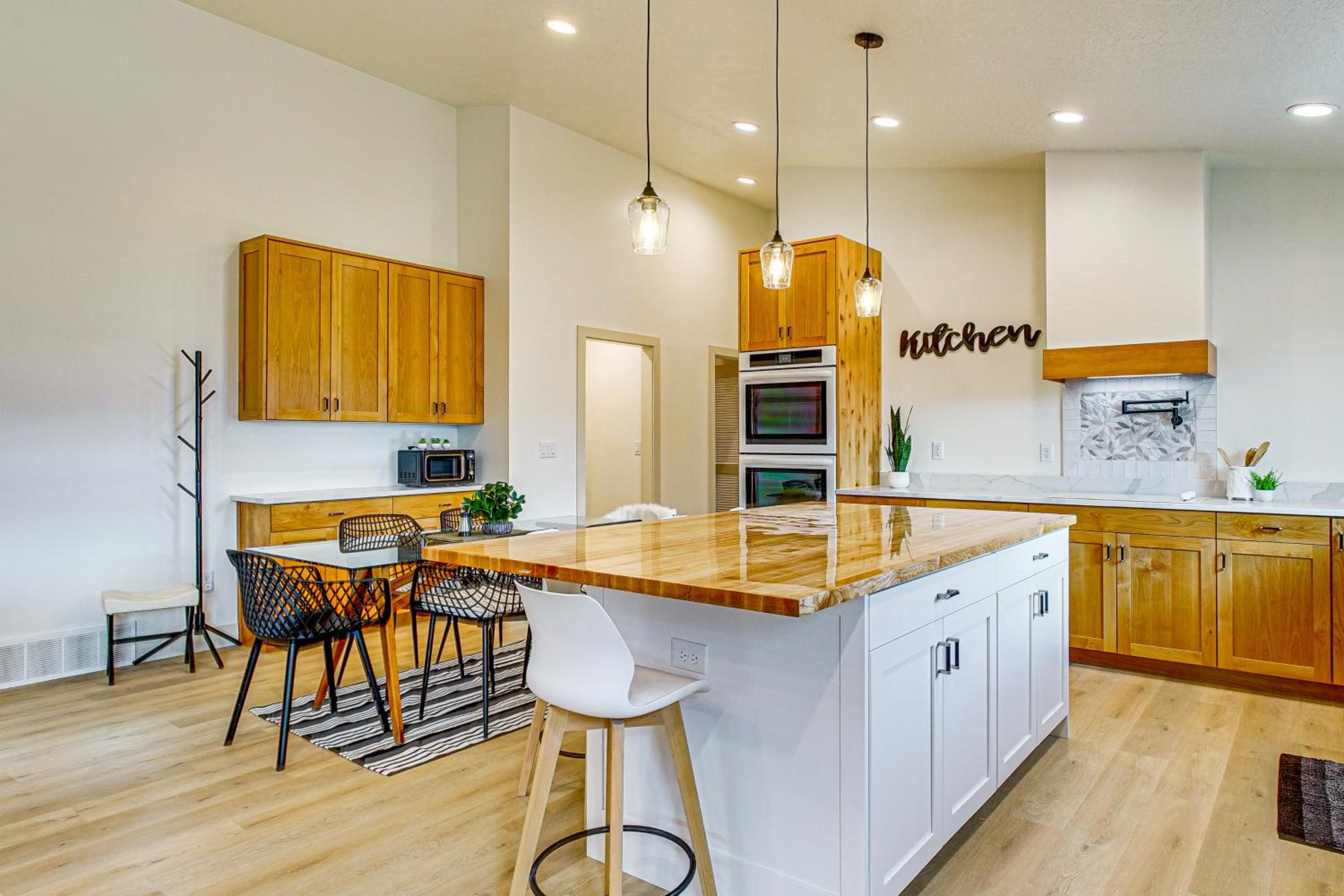 Wasatch Ski Base with Mtn Views Families Welcome!