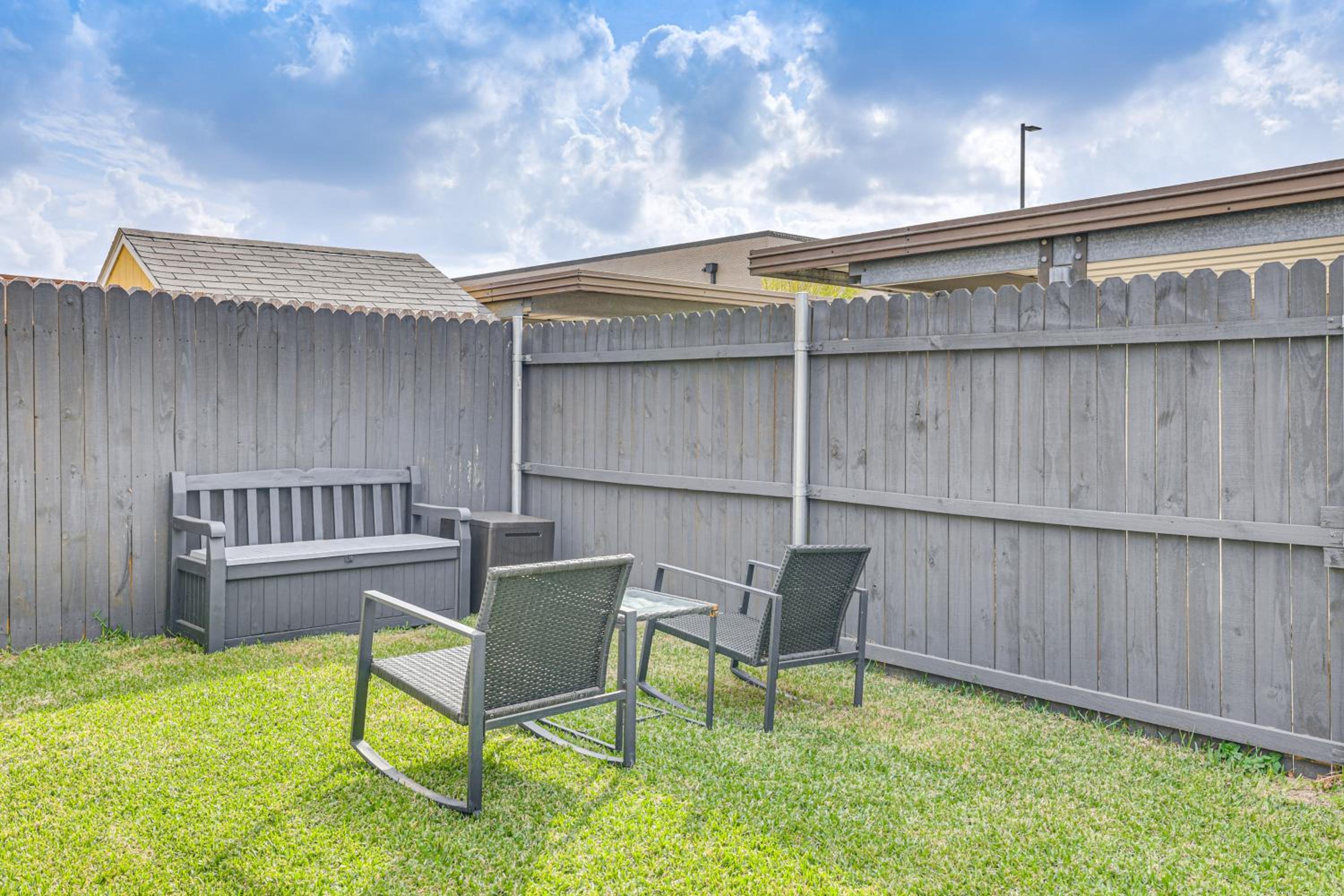 Great for Travel Nurses 2BR East Dallas Townhome!