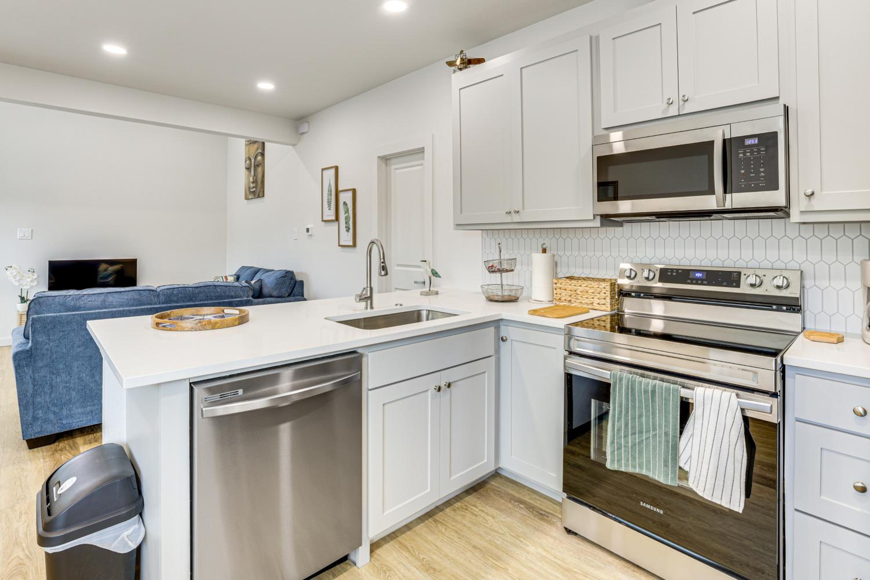 Great for Travel Nurses 2BR East Dallas Townhome!