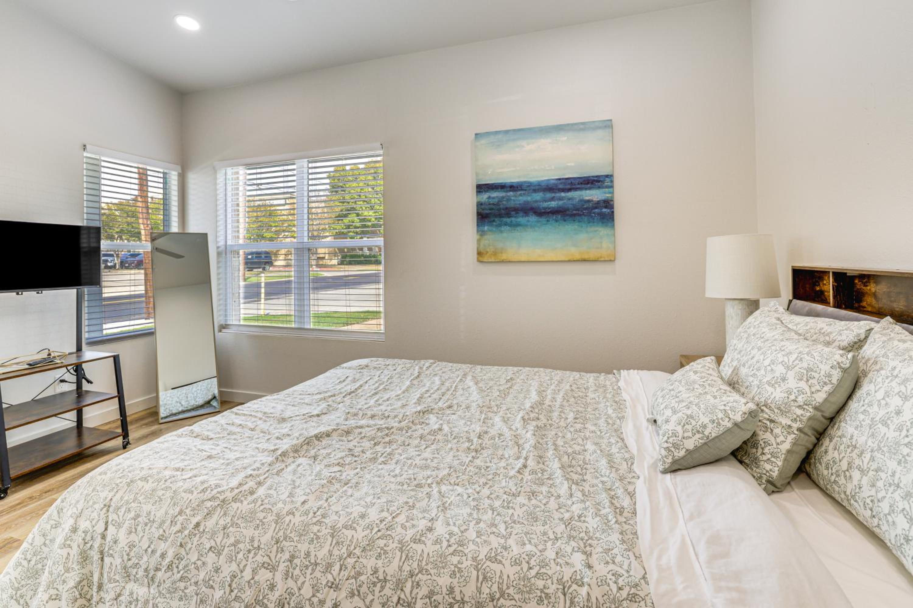 Great for Travel Nurses 2BR East Dallas Townhome!
