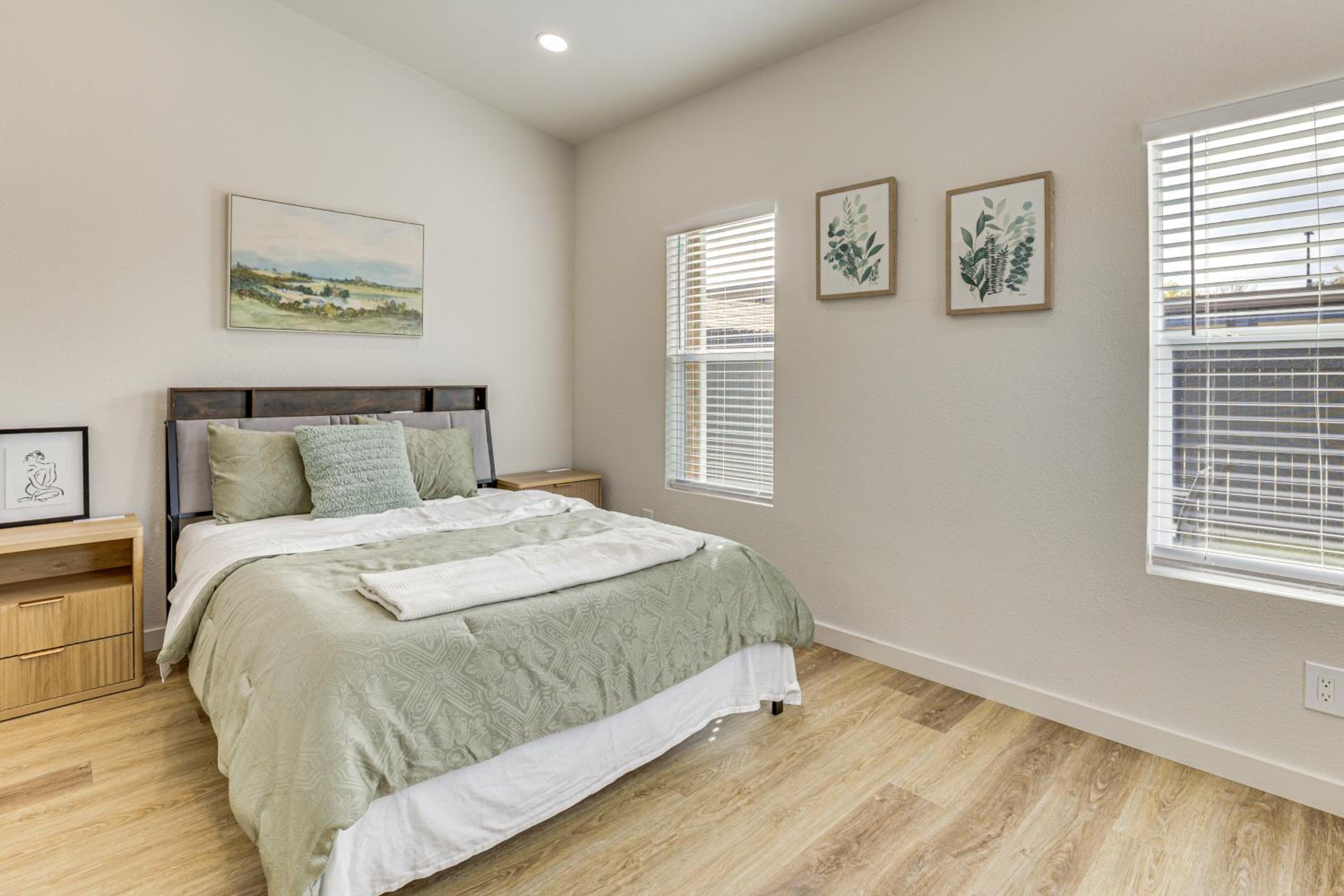 Great for Travel Nurses 2BR East Dallas Townhome!
