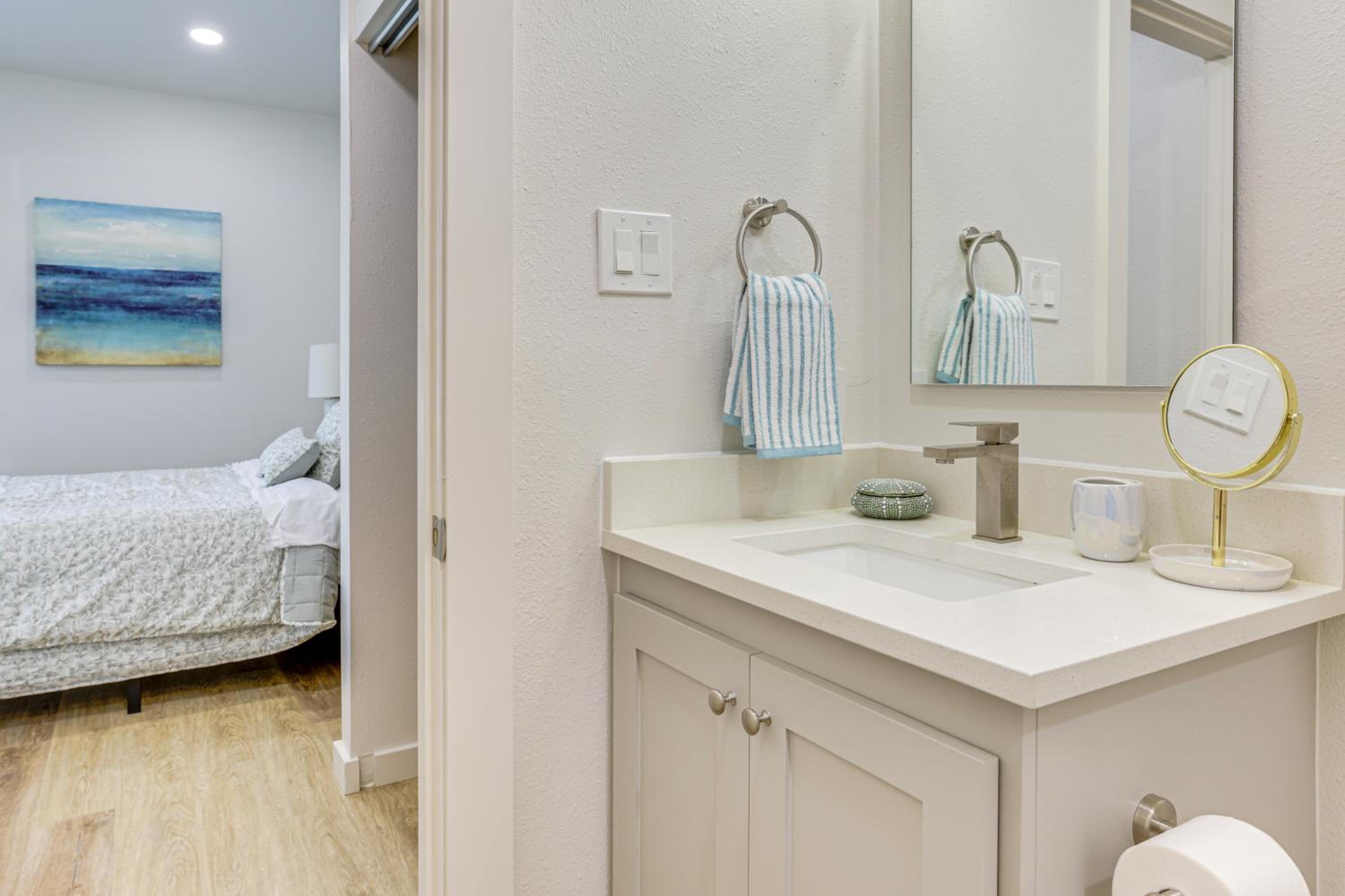 Great for Travel Nurses 2BR East Dallas Townhome!