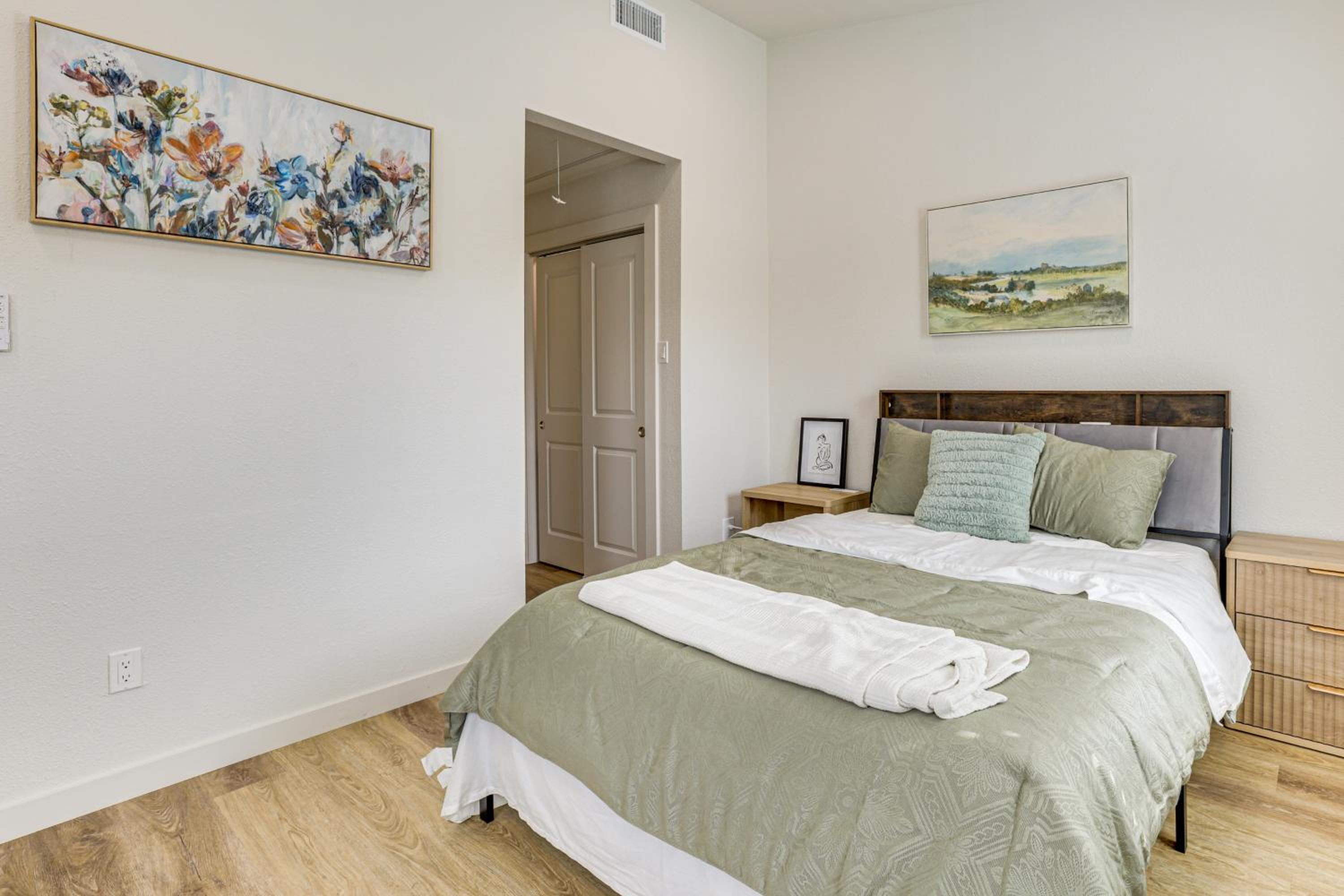 Great for Travel Nurses 2BR East Dallas Townhome!