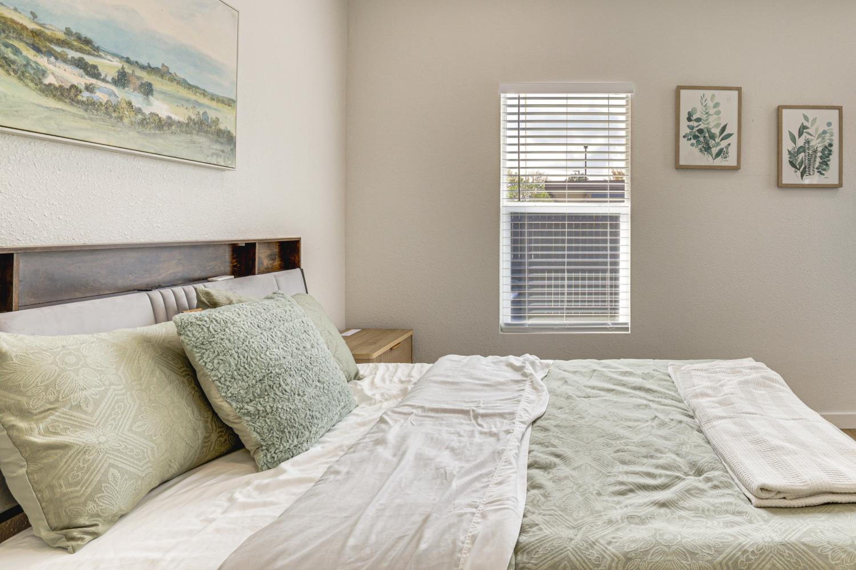 Great for Travel Nurses 2BR East Dallas Townhome!