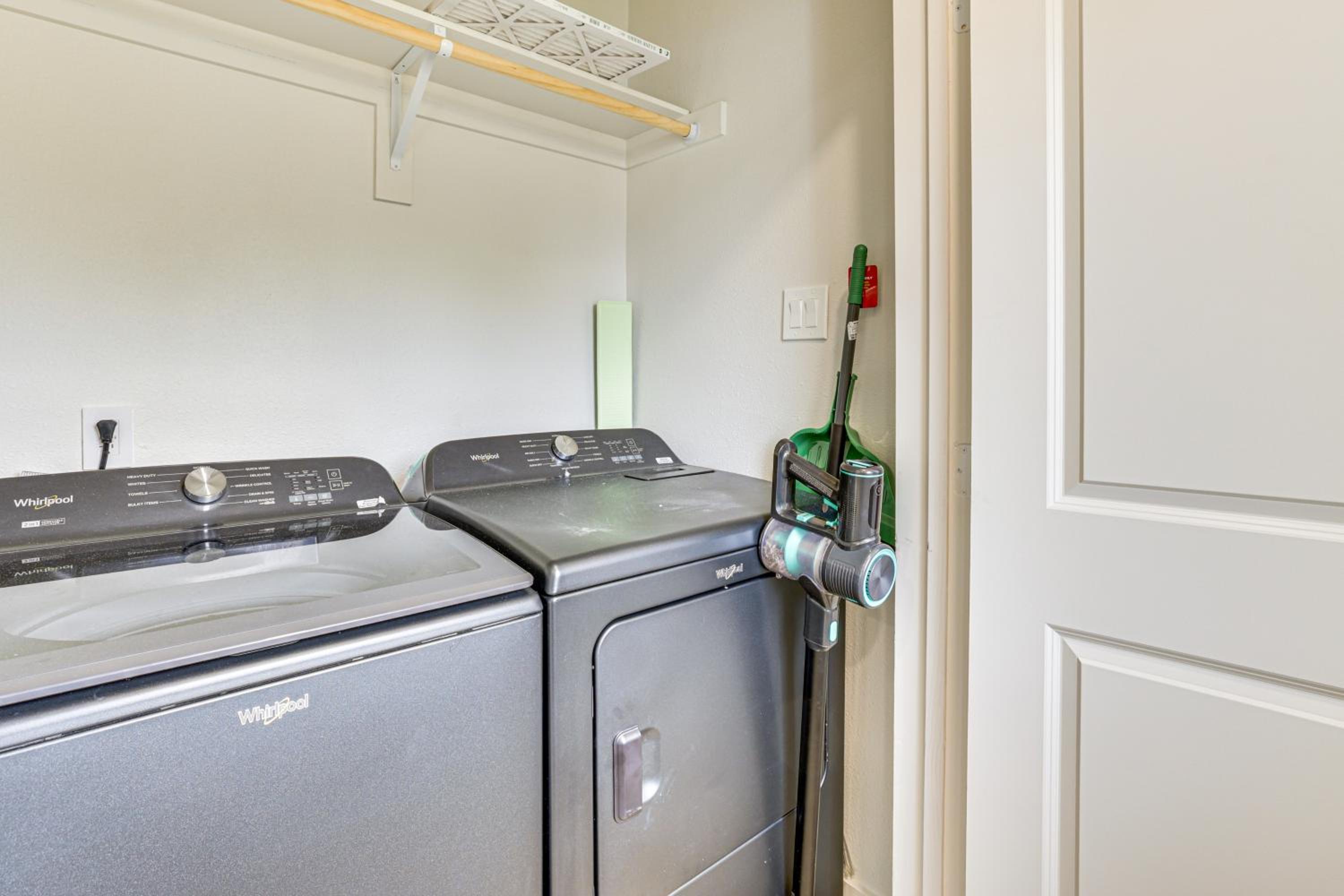Great for Travel Nurses 2BR East Dallas Townhome!