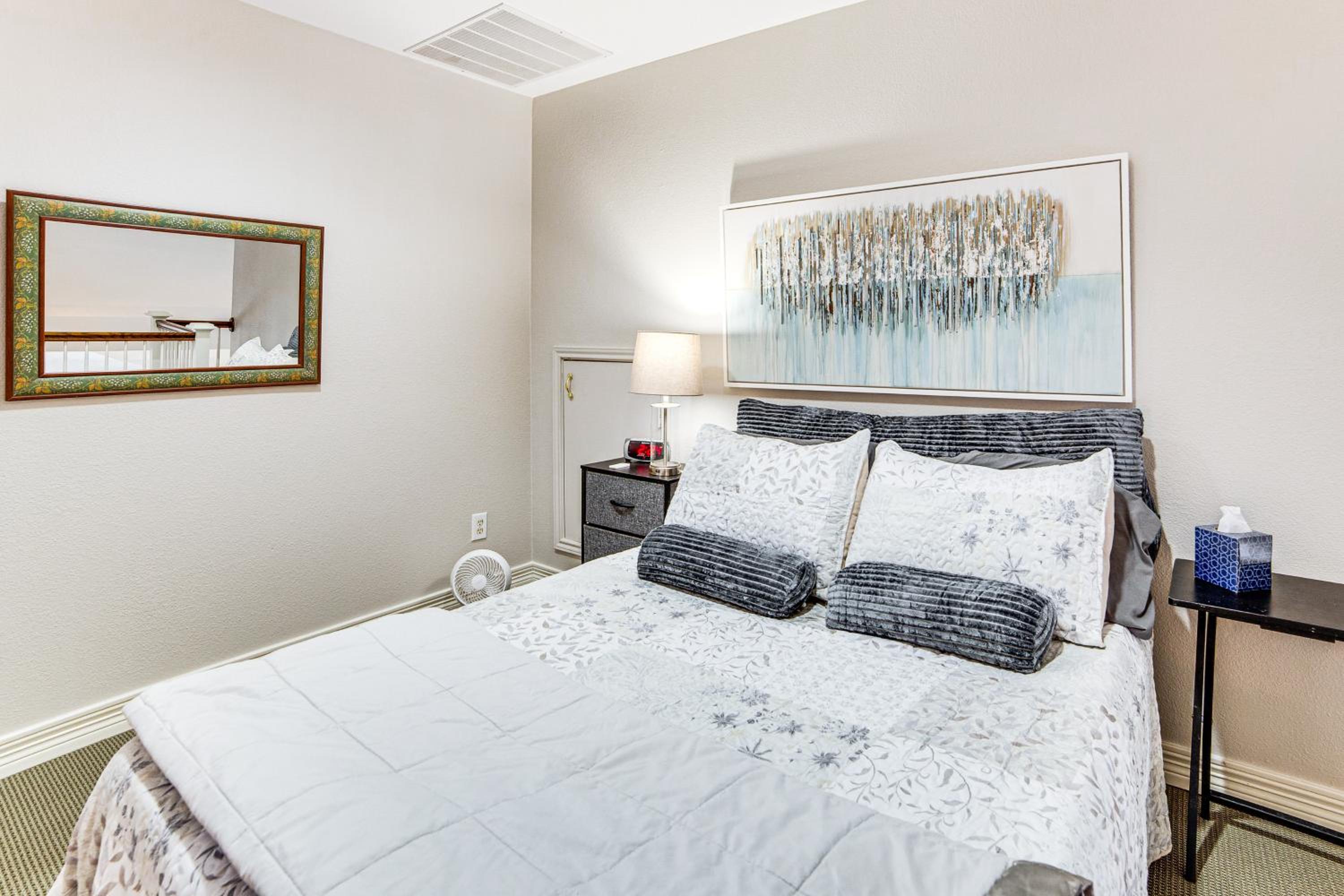 Uptown Dallas Group Getaway Near Art, Eats and More!