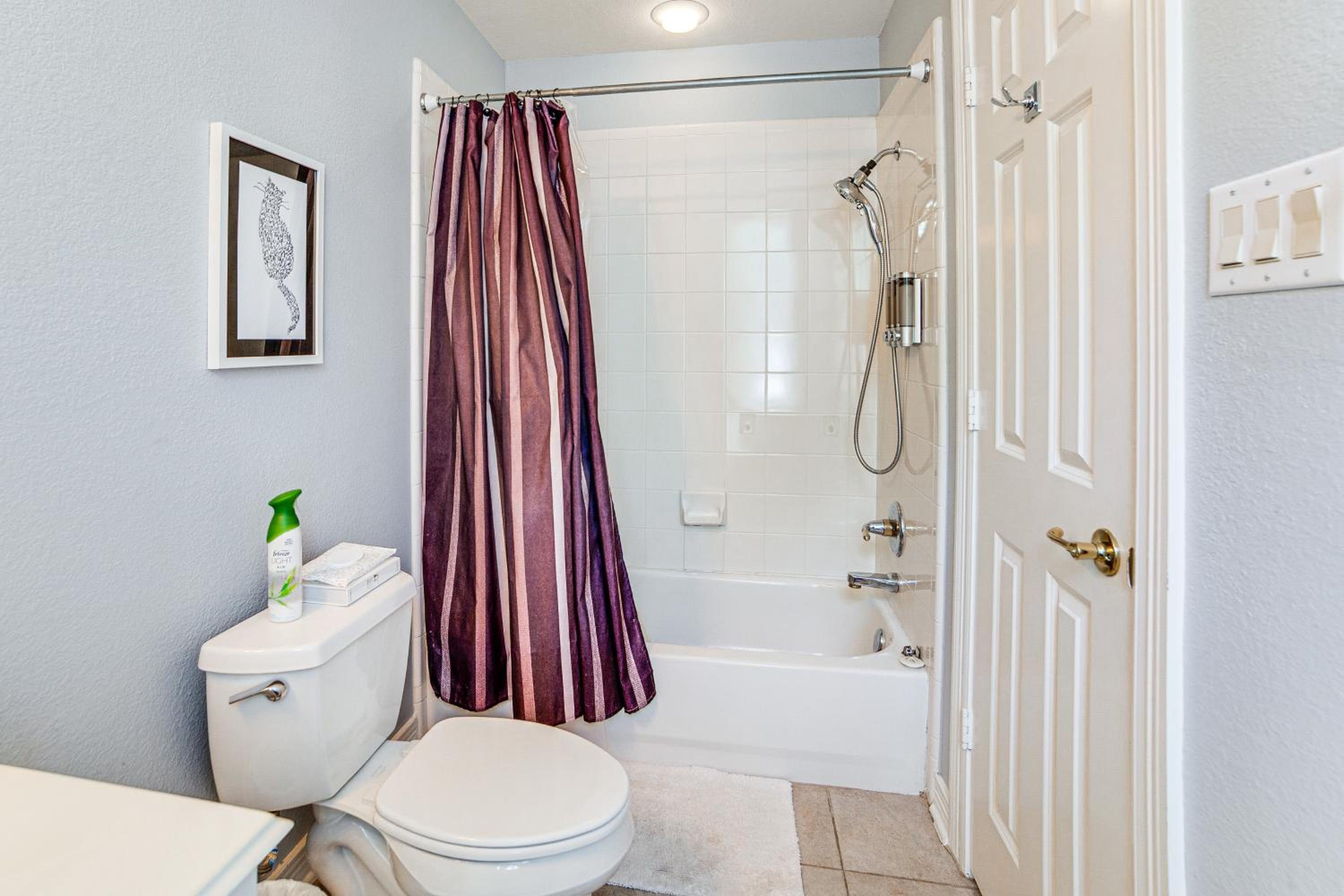 Uptown Dallas Group Getaway Near Art, Eats and More!
