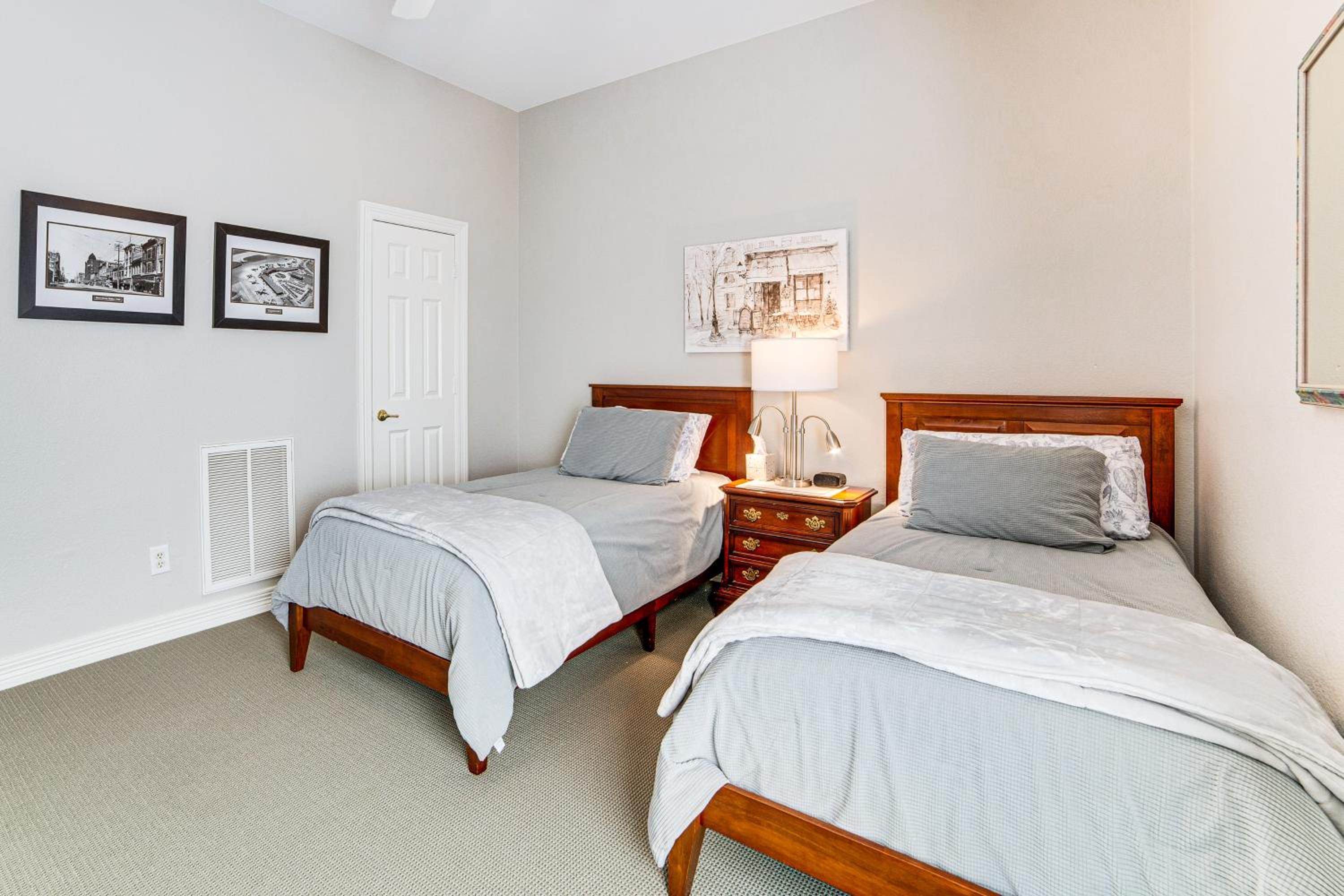 Uptown Dallas Group Getaway Near Art, Eats and More!
