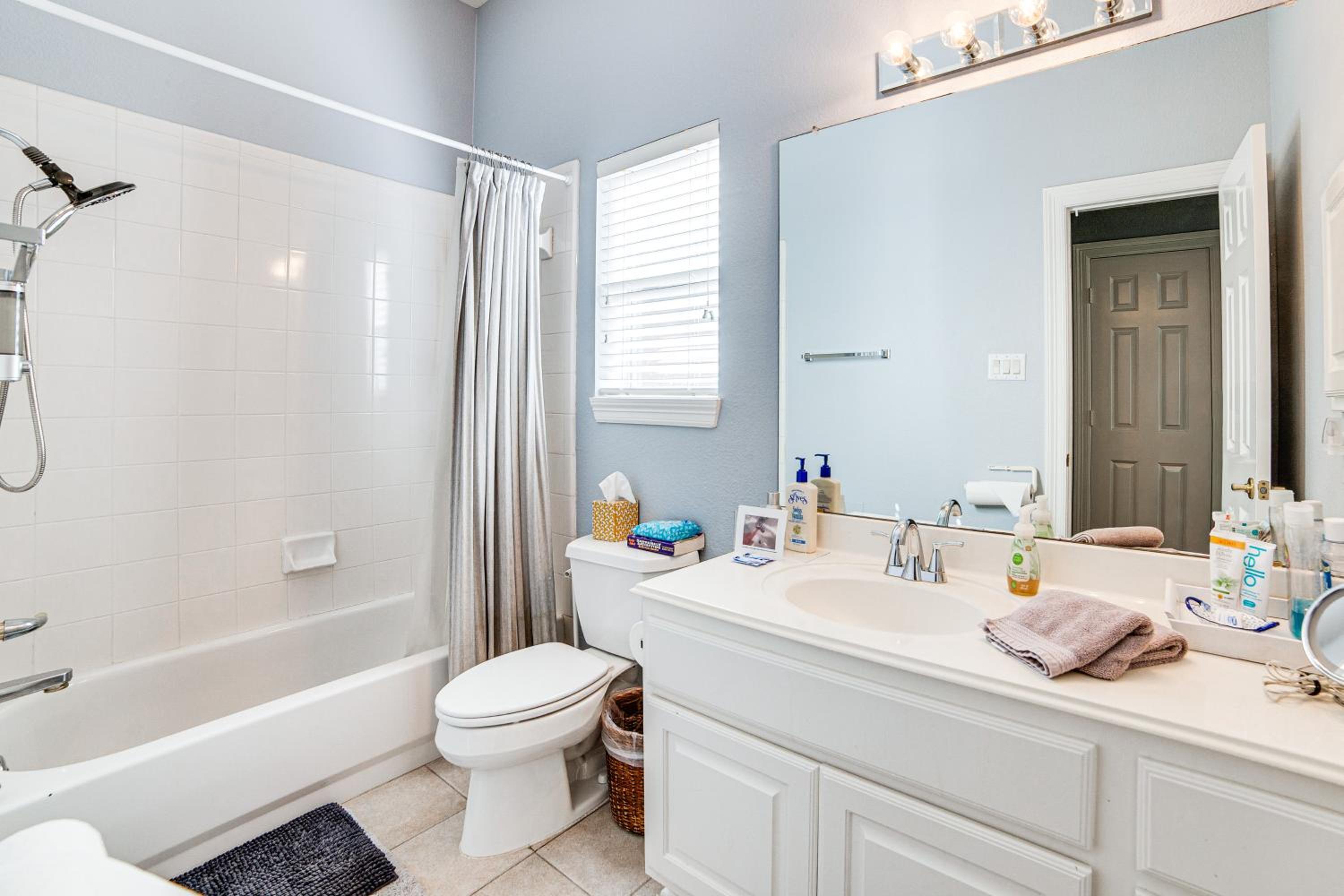 Uptown Dallas Group Getaway Near Art, Eats and More!