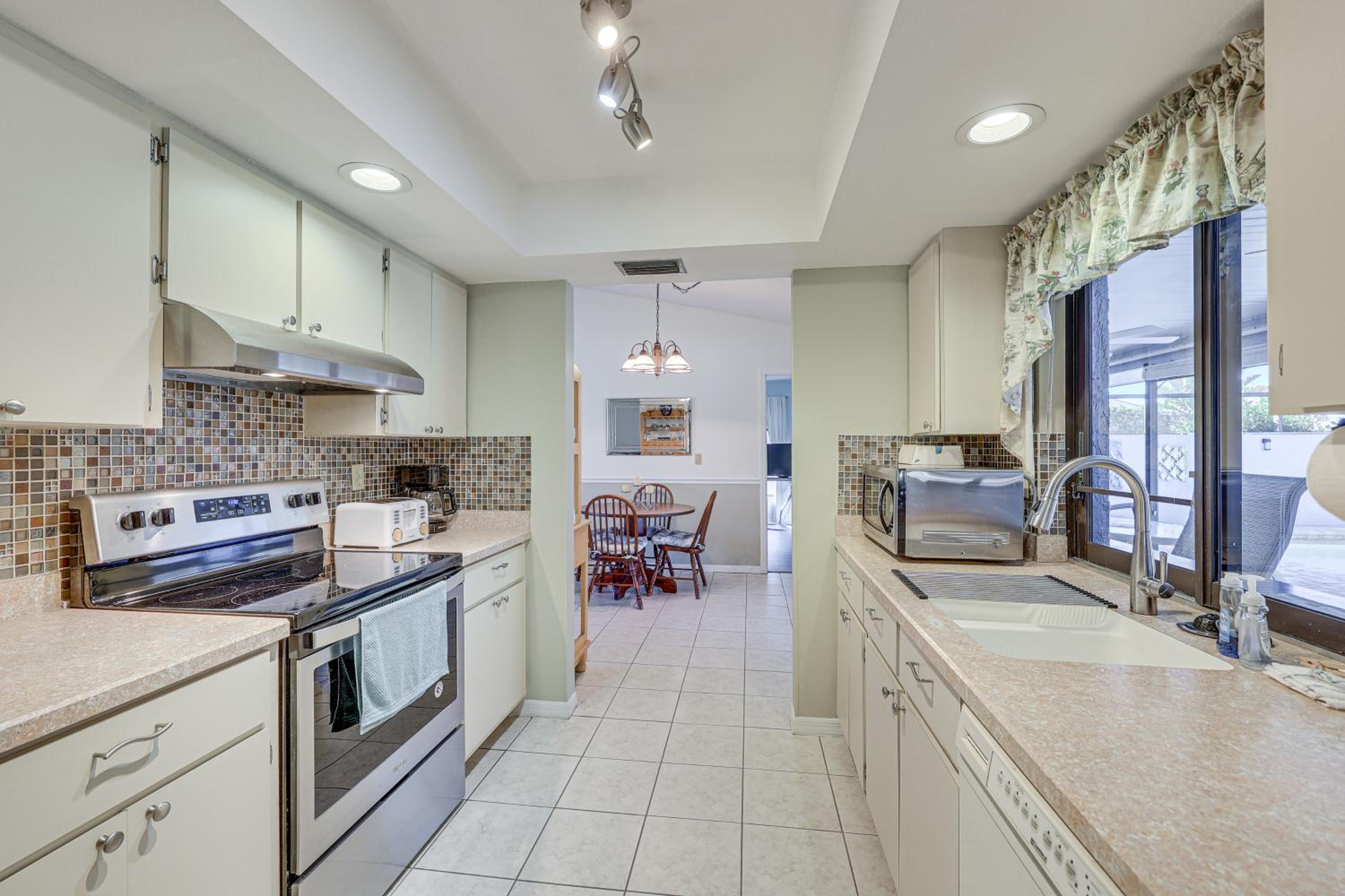 7 Mi to Harborwalk Spacious Home with Private Pool