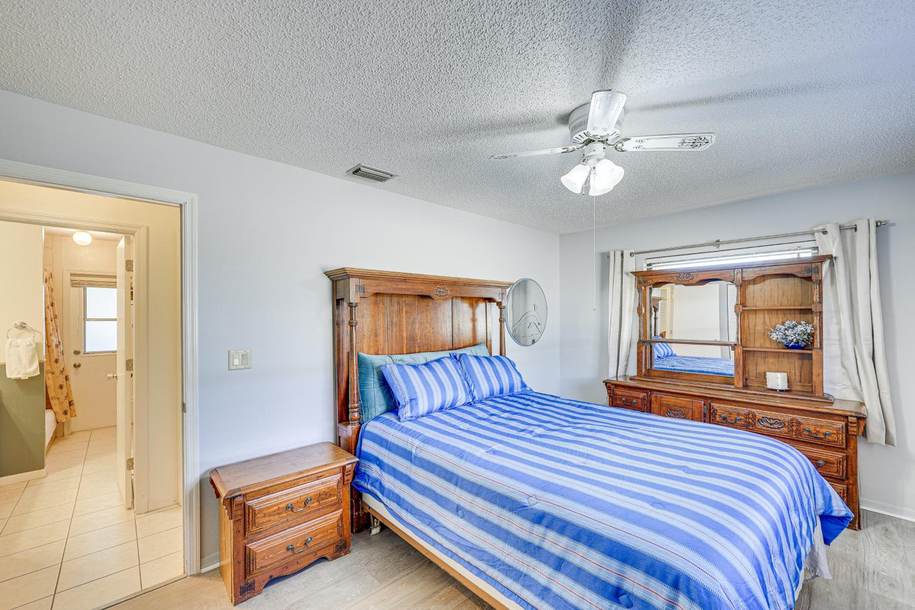 7 Mi to Harborwalk Spacious Home with Private Pool