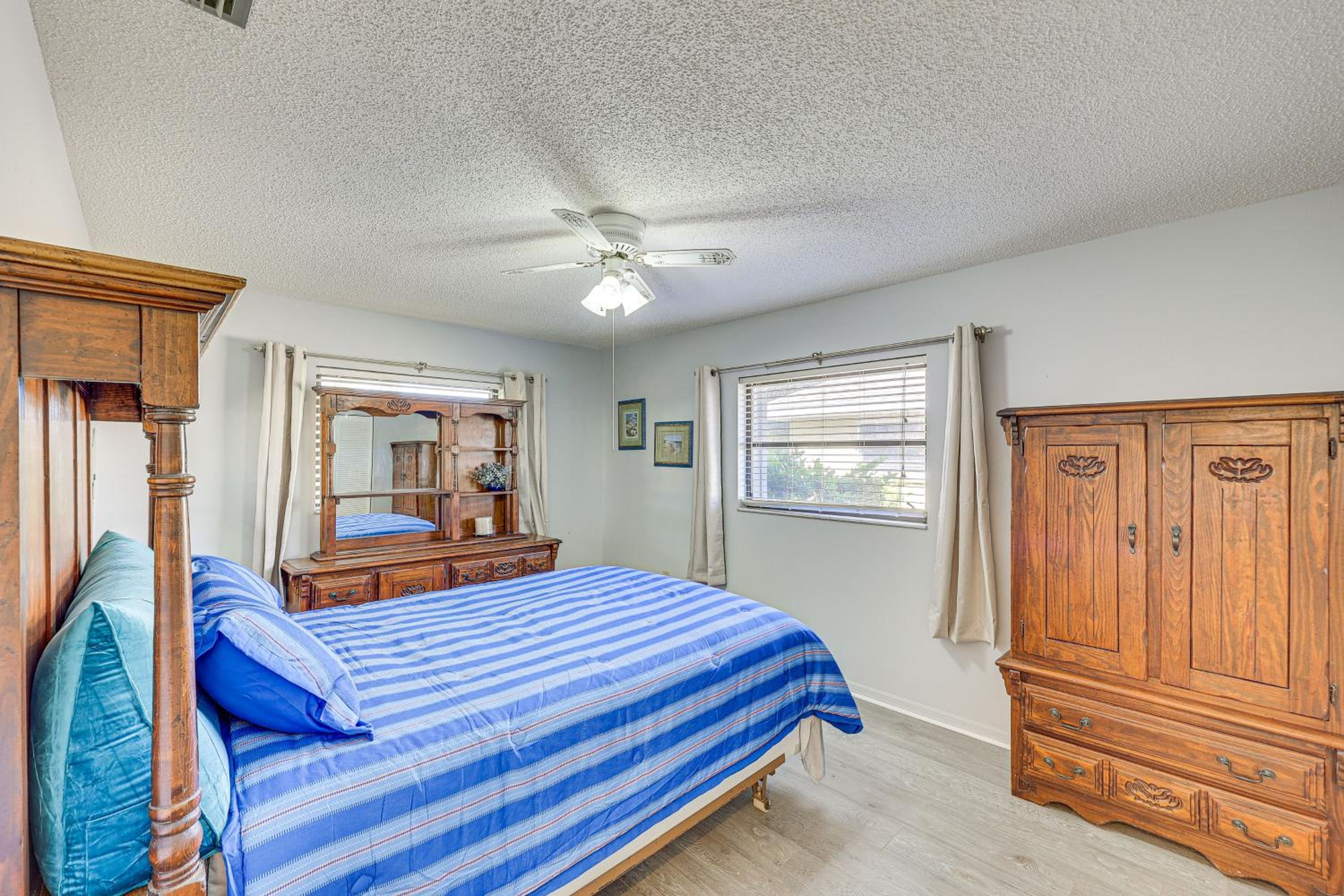 7 Mi to Harborwalk Spacious Home with Private Pool