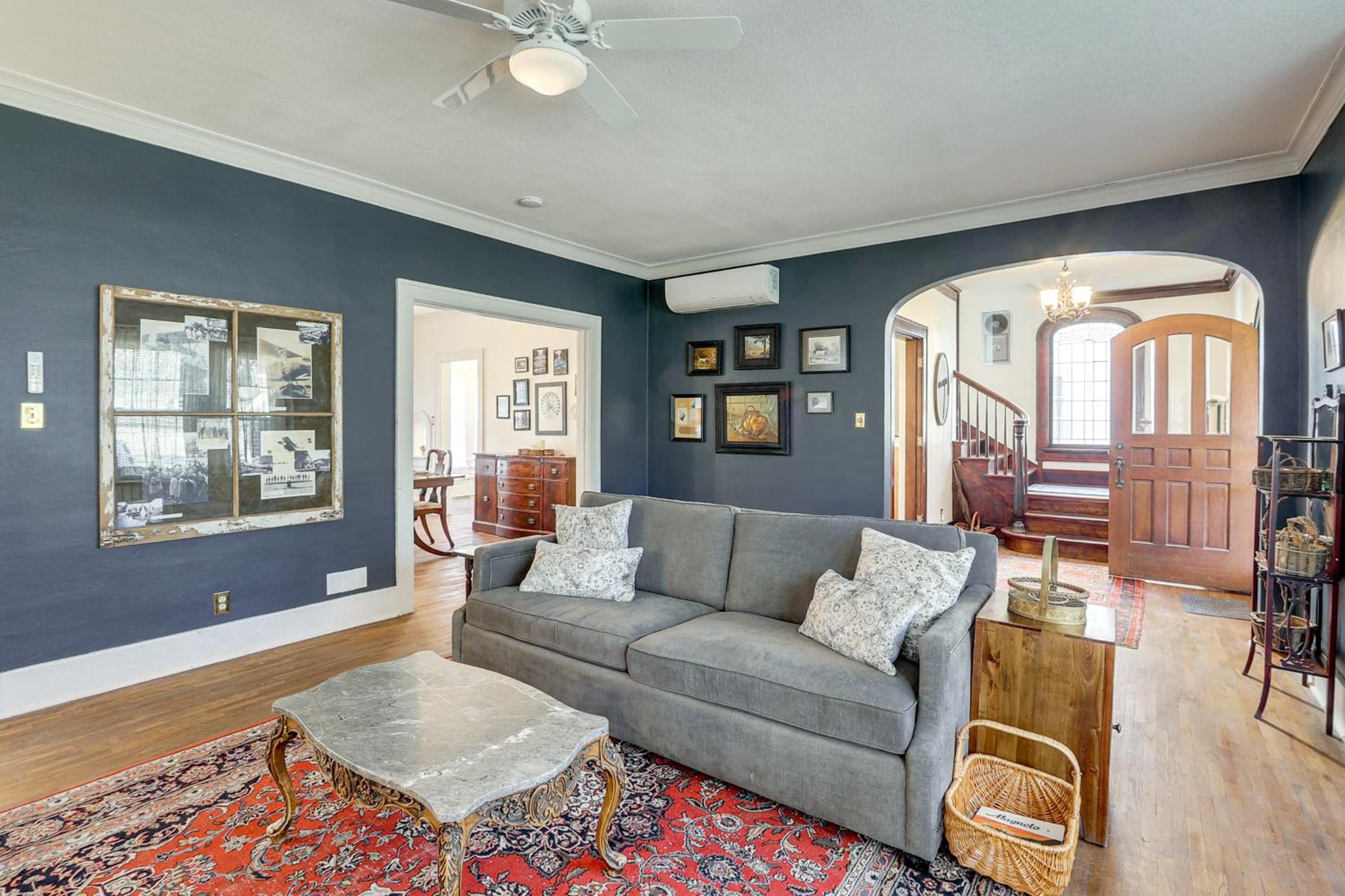 Historic Home Overlooking Central Riverside Park!