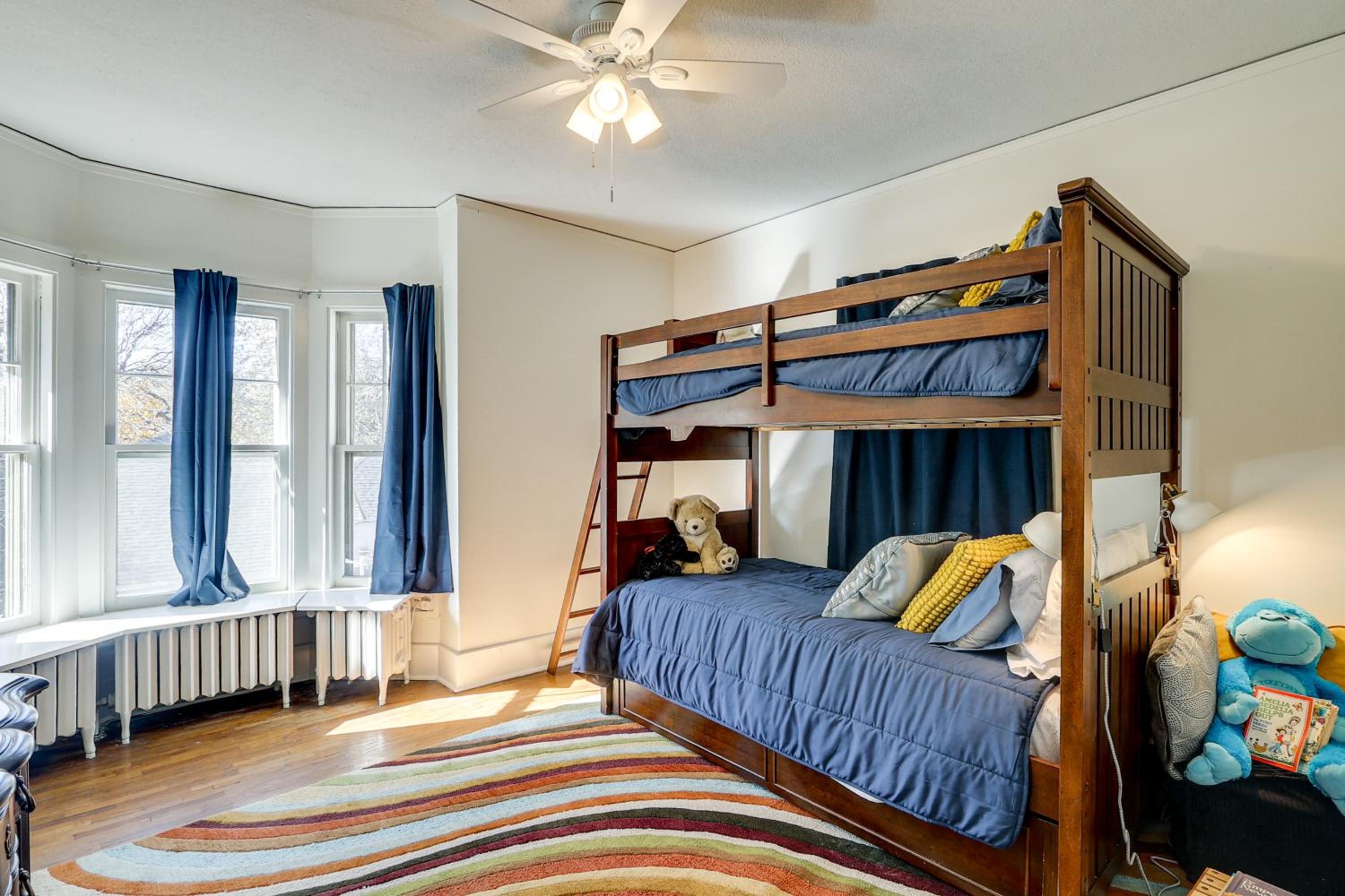 Historic Home Overlooking Central Riverside Park!