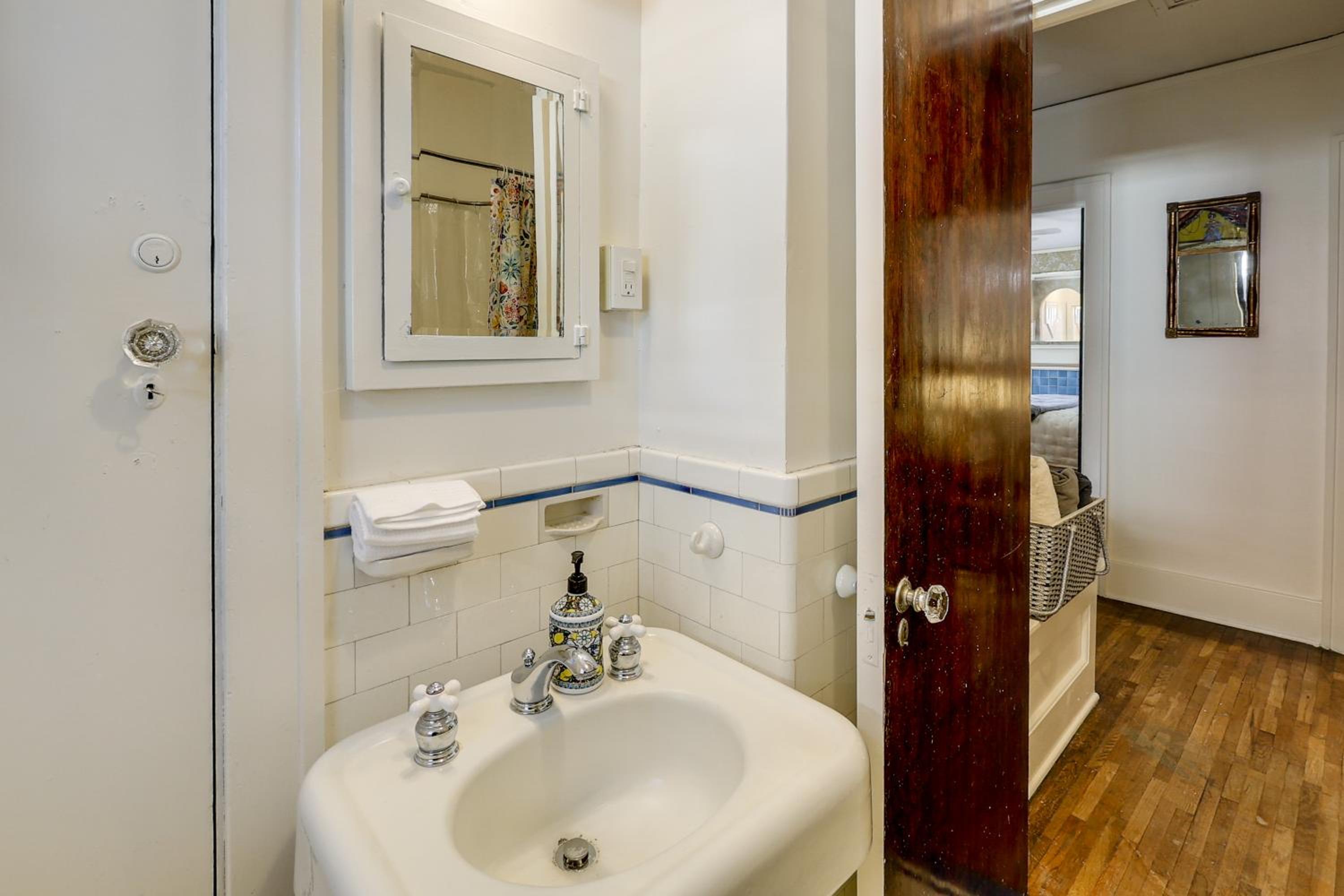 Historic Home Overlooking Central Riverside Park!