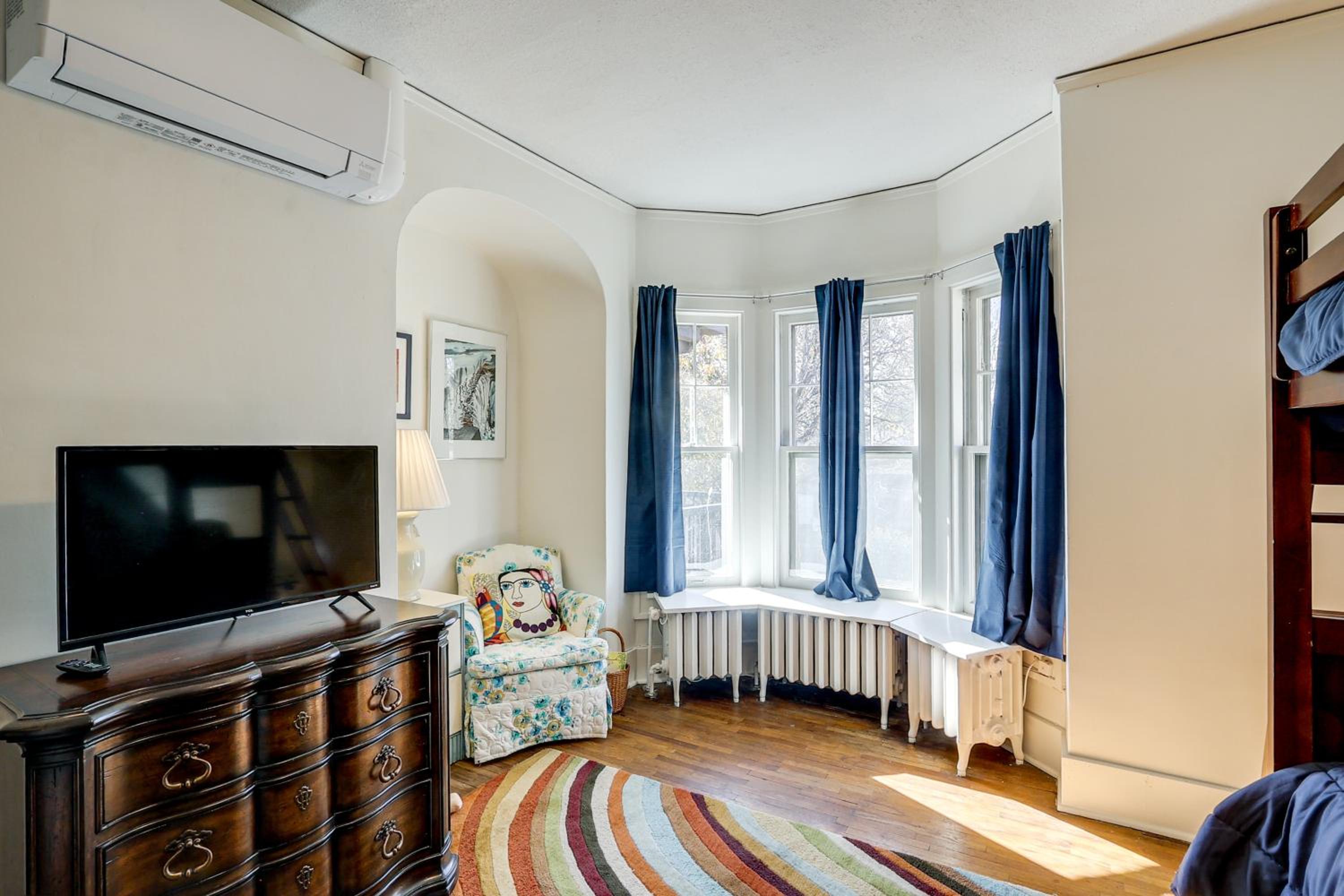 Historic Home Overlooking Central Riverside Park!