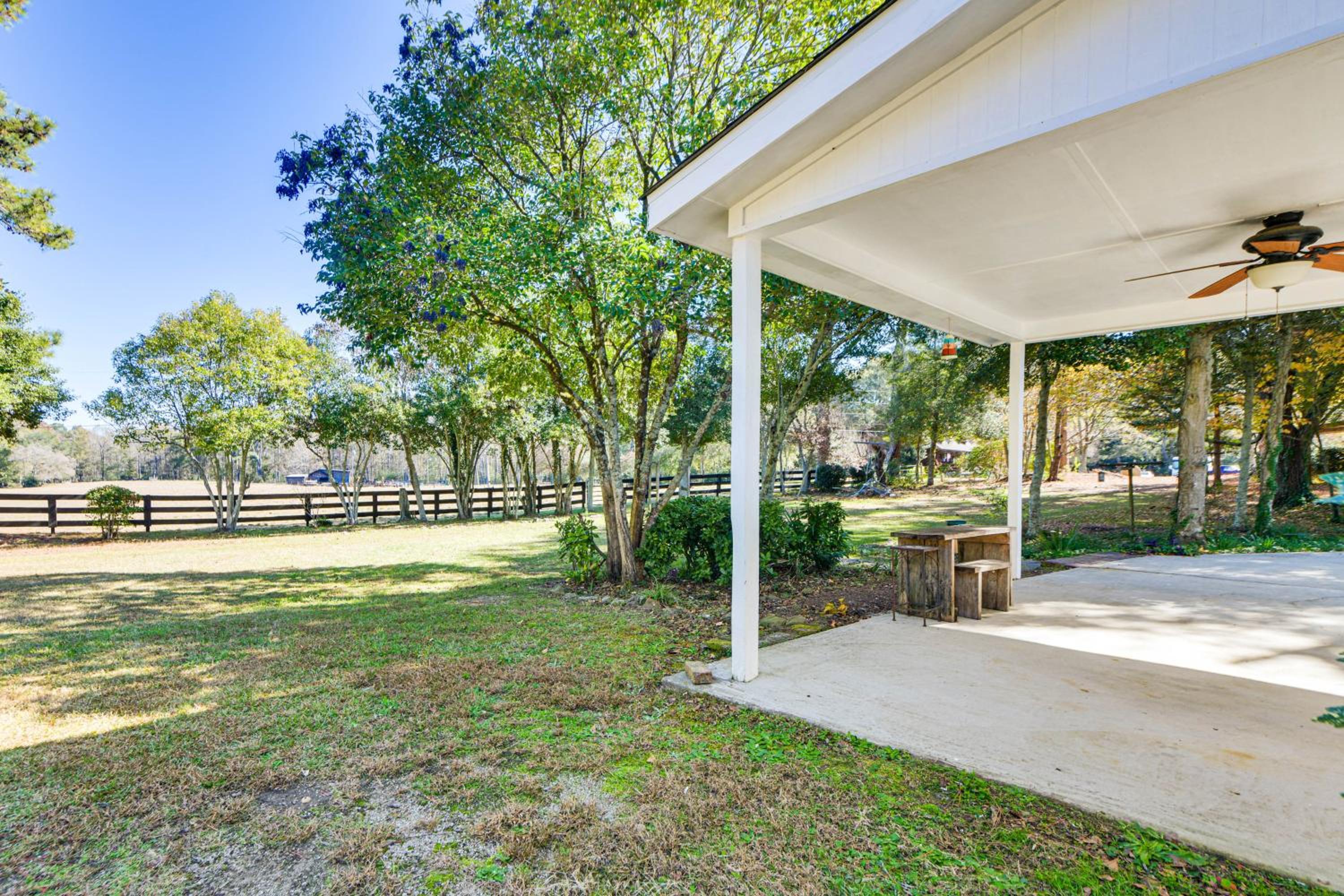7 Mi to Sprewell Bluff Park Home with Patio and Yard!