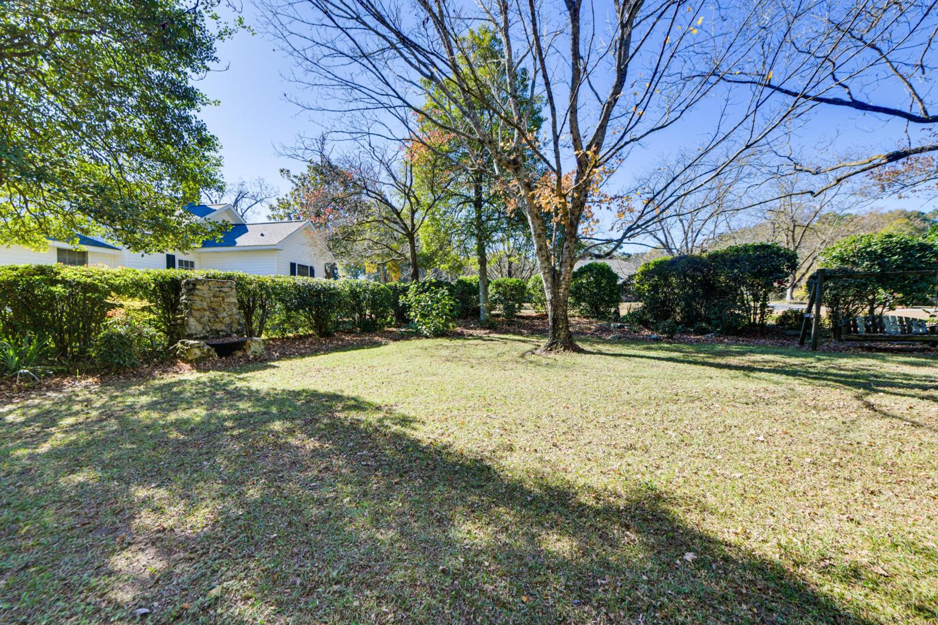 7 Mi to Sprewell Bluff Park Home with Patio and Yard!