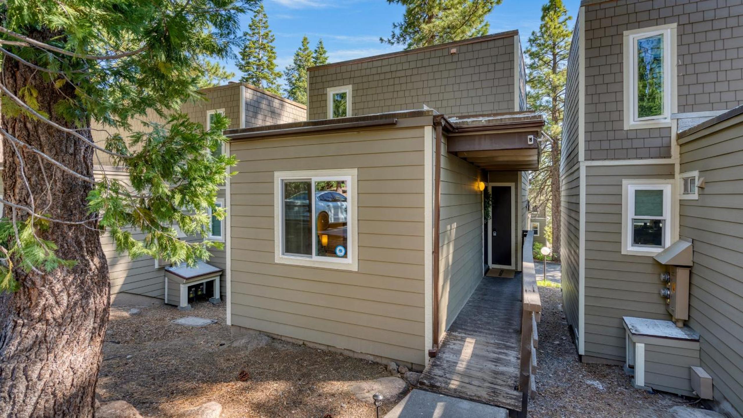 Cozy Tahoe Townhome w Fireplace Balcony Quick Access to Trails Lake Cubana - Dollar Hill by AvantStay