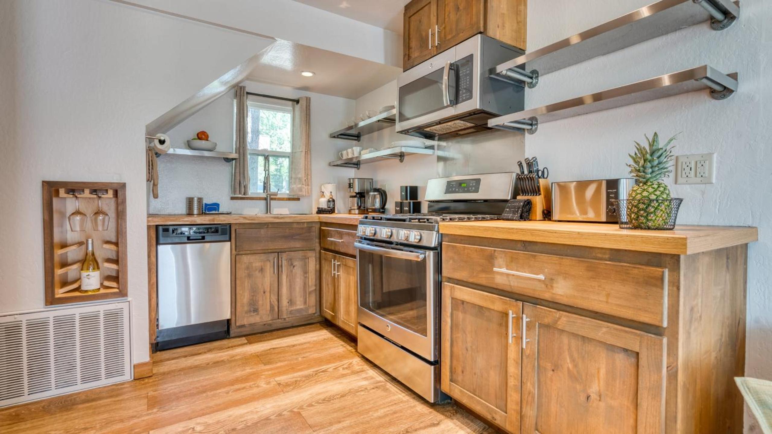 Cozy Tahoe Townhome w Fireplace Balcony Quick Access to Trails Lake Cubana - Dollar Hill by AvantStay