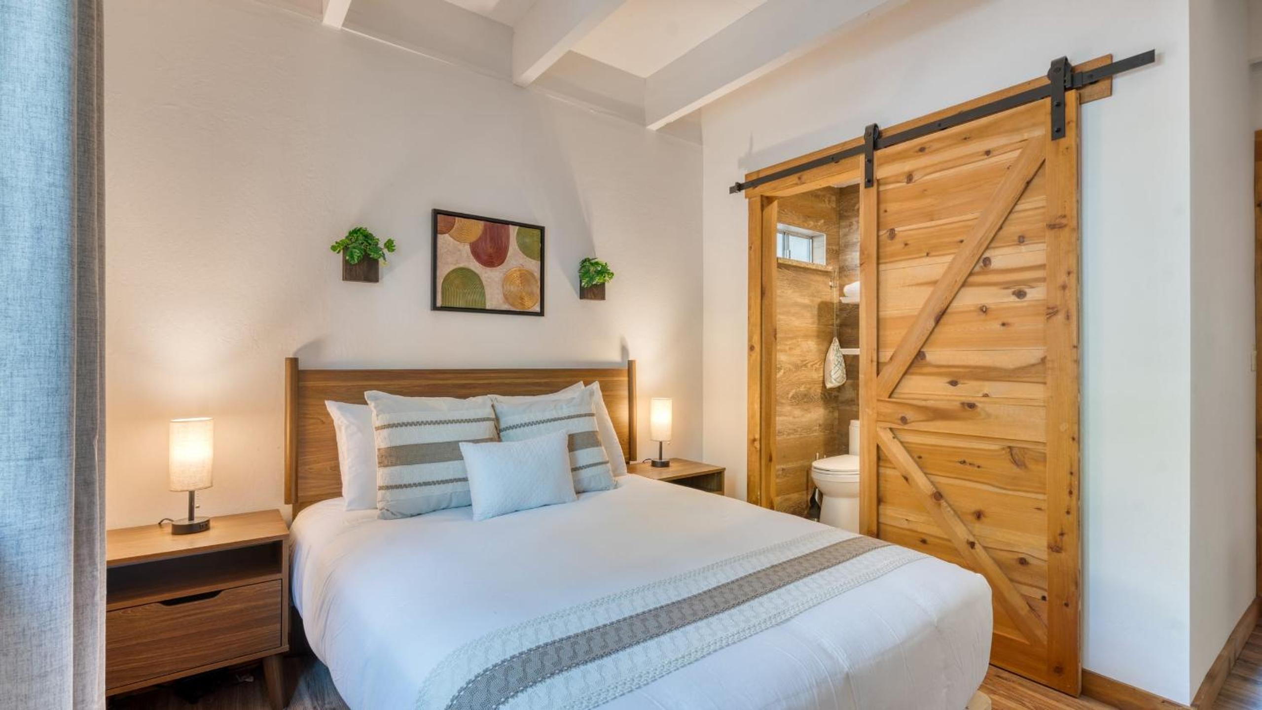 Cozy Tahoe Townhome w Fireplace Balcony Quick Access to Trails Lake Cubana - Dollar Hill by AvantStay